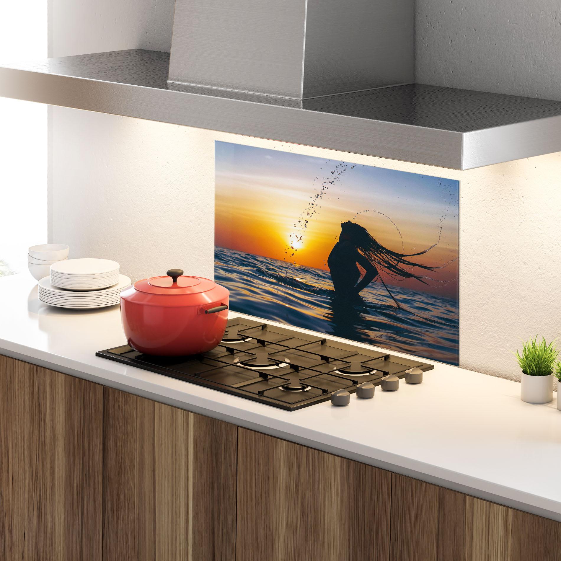 Konyhai üveg hátfal Ocean Woman Shilouette mockup 4