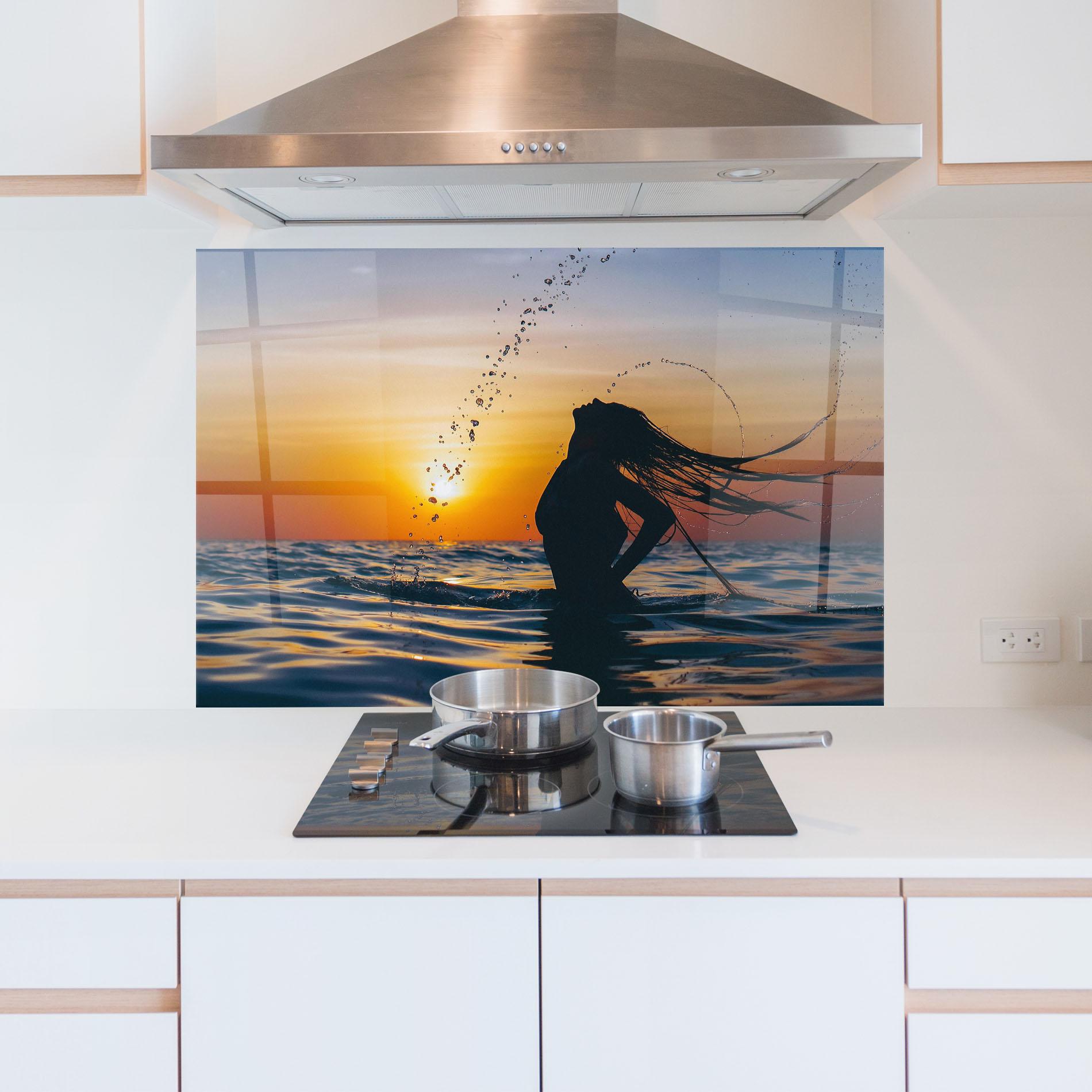 Konyhai üveg hátfal Ocean Woman Shilouette mockup 5