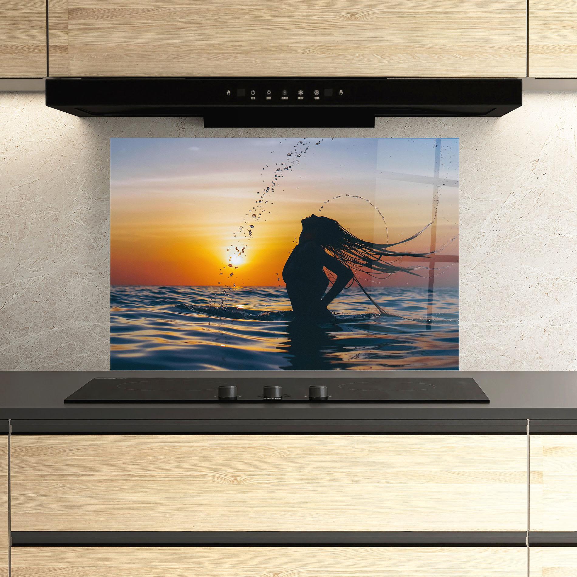 Konyhai üveg hátfal Ocean Woman Shilouette mockup 3