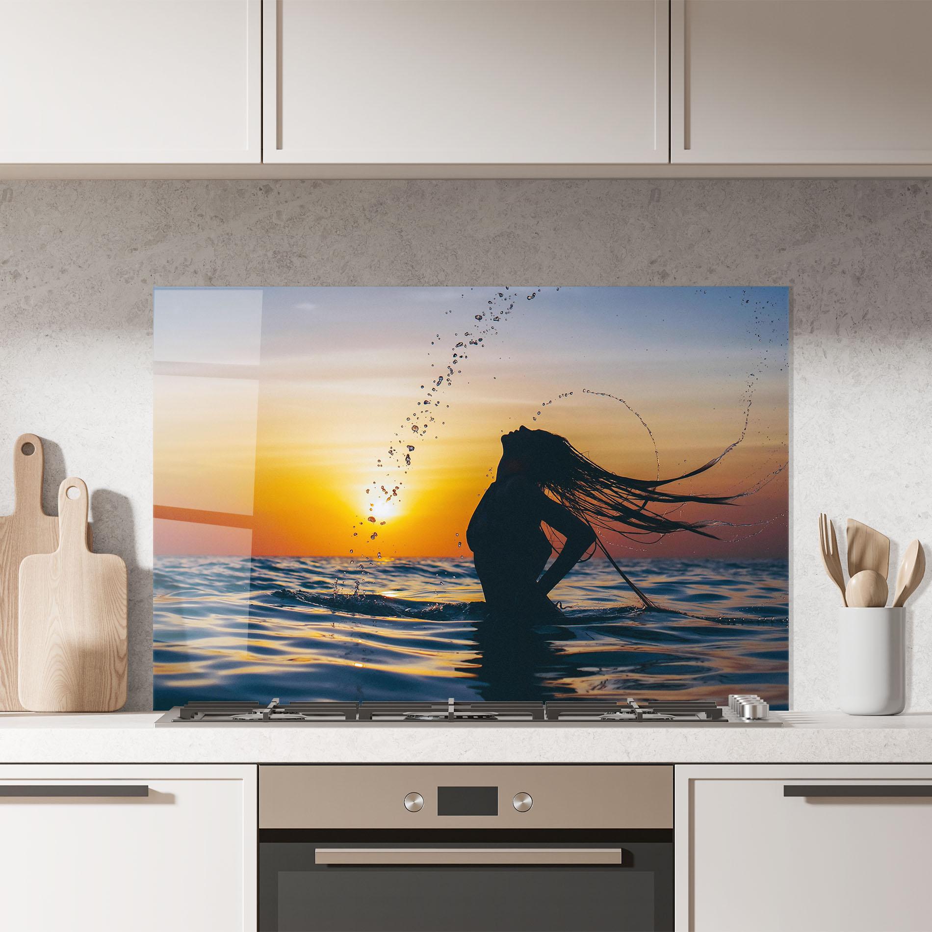 Konyhai üveg hátfal Ocean Woman Shilouette mockup 7