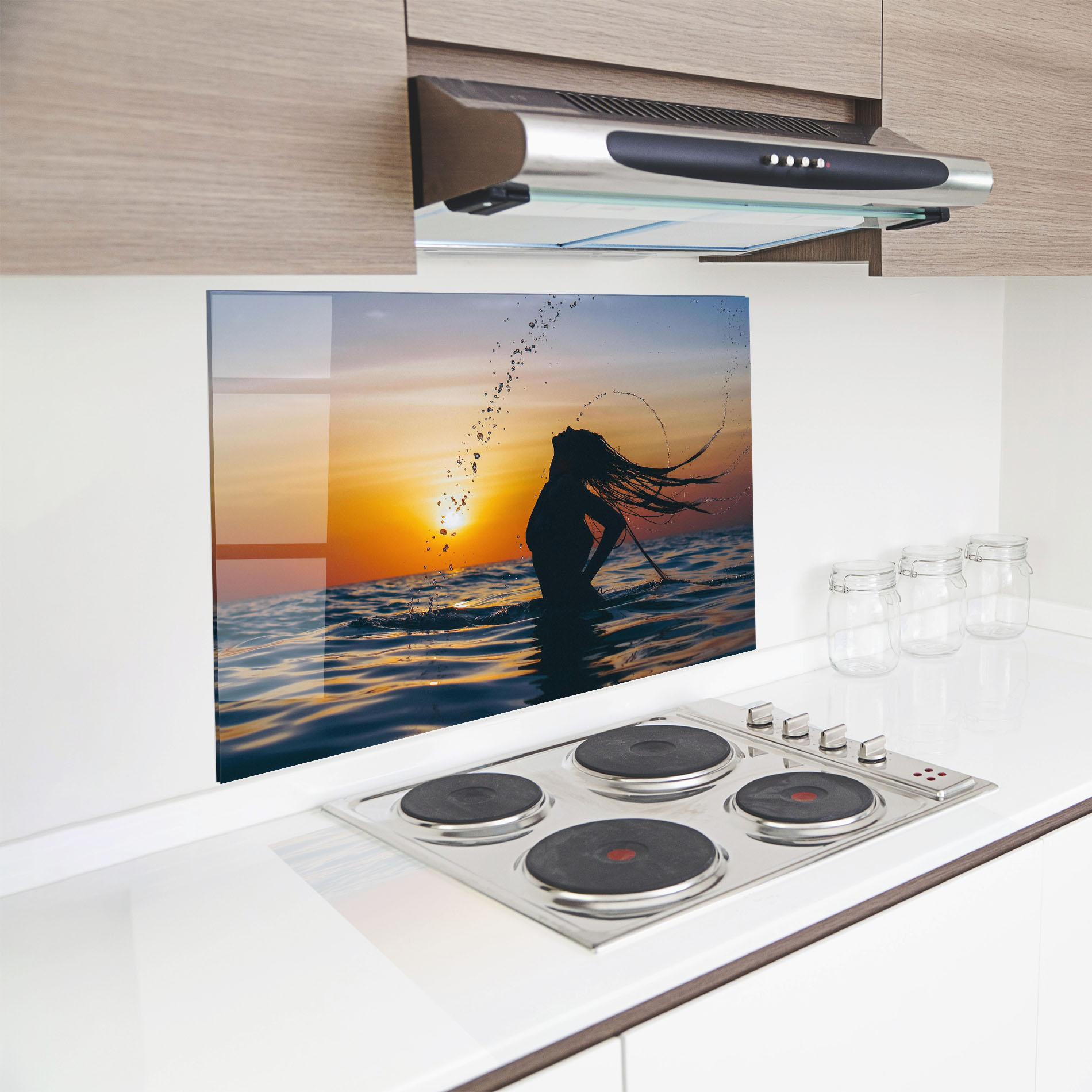 Konyhai üveg hátfal Ocean Woman Shilouette mockup 8