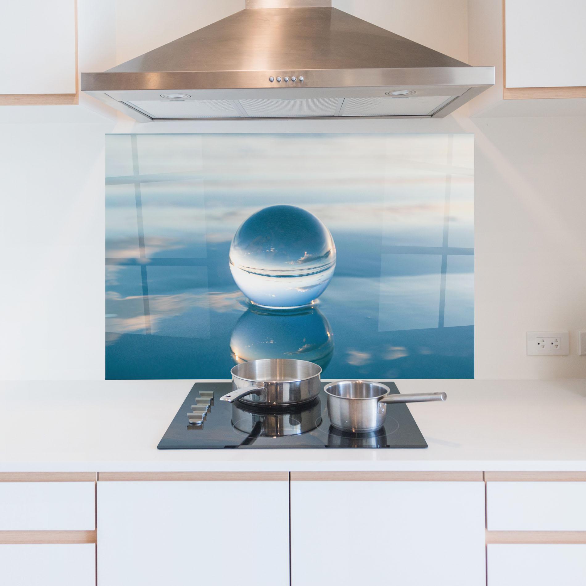 Konyhai üveg hátfal Crystal Ball Reflecting mockup 5