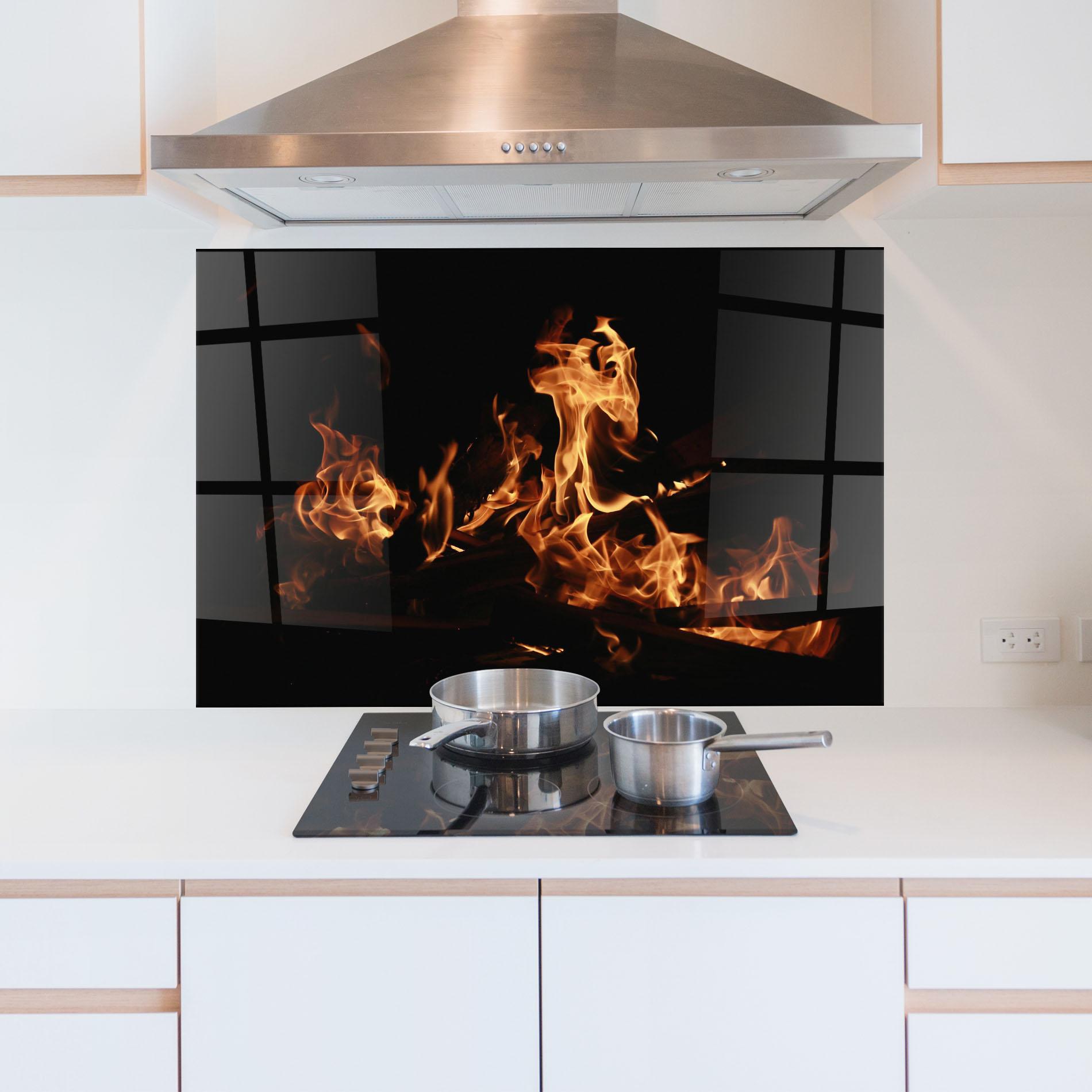 Konyhai üveg hátfal Fire On Black mockup 5