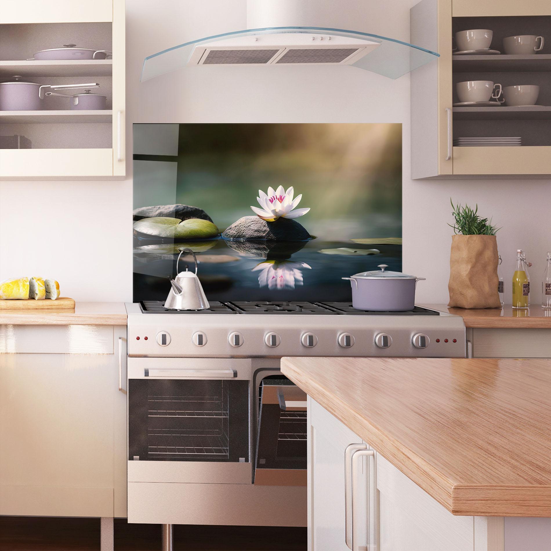 Konyhai üveg hátfal Grey Rock Lotus mockup 1