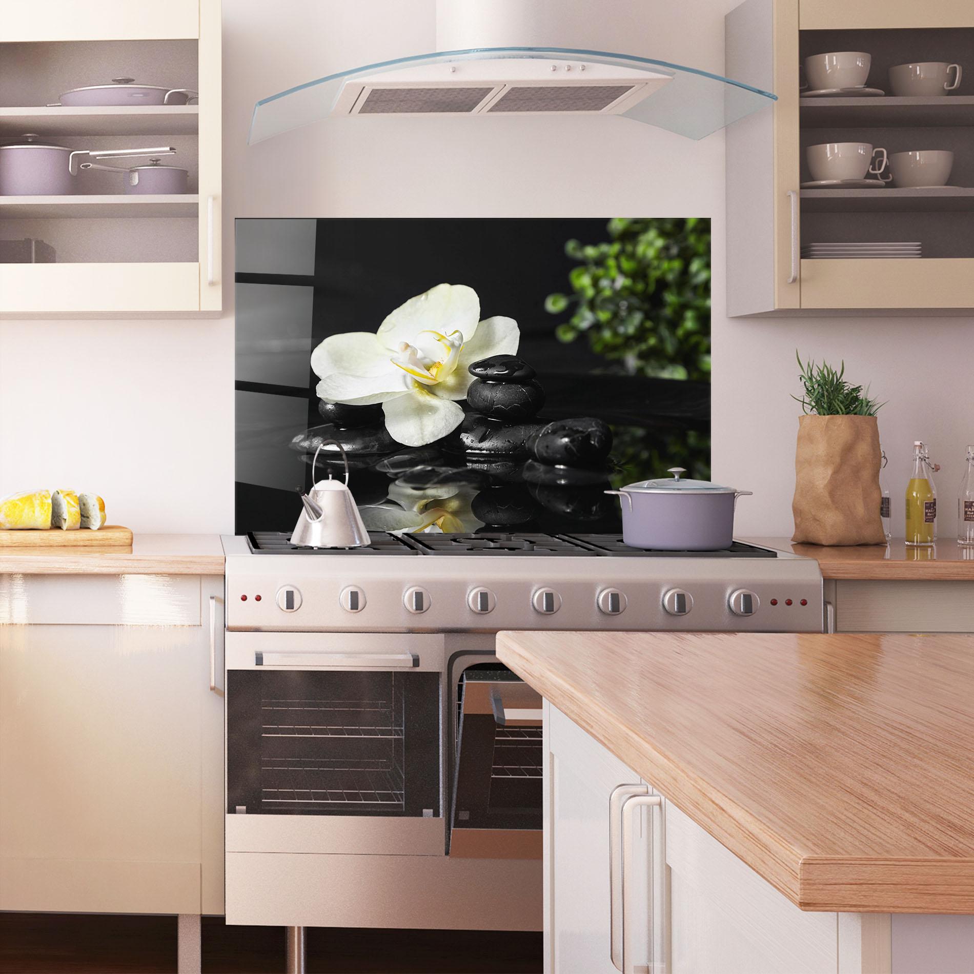 Konyhai üveg hátfal White Spa Flower mockup 1