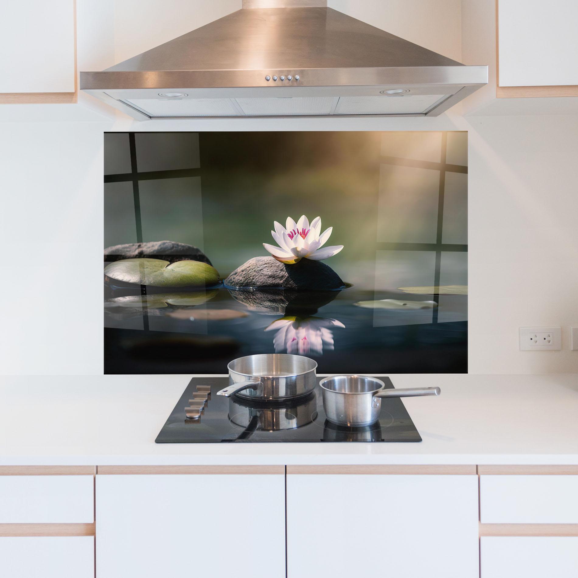 Konyhai üveg hátfal Grey Rock Lotus mockup 5