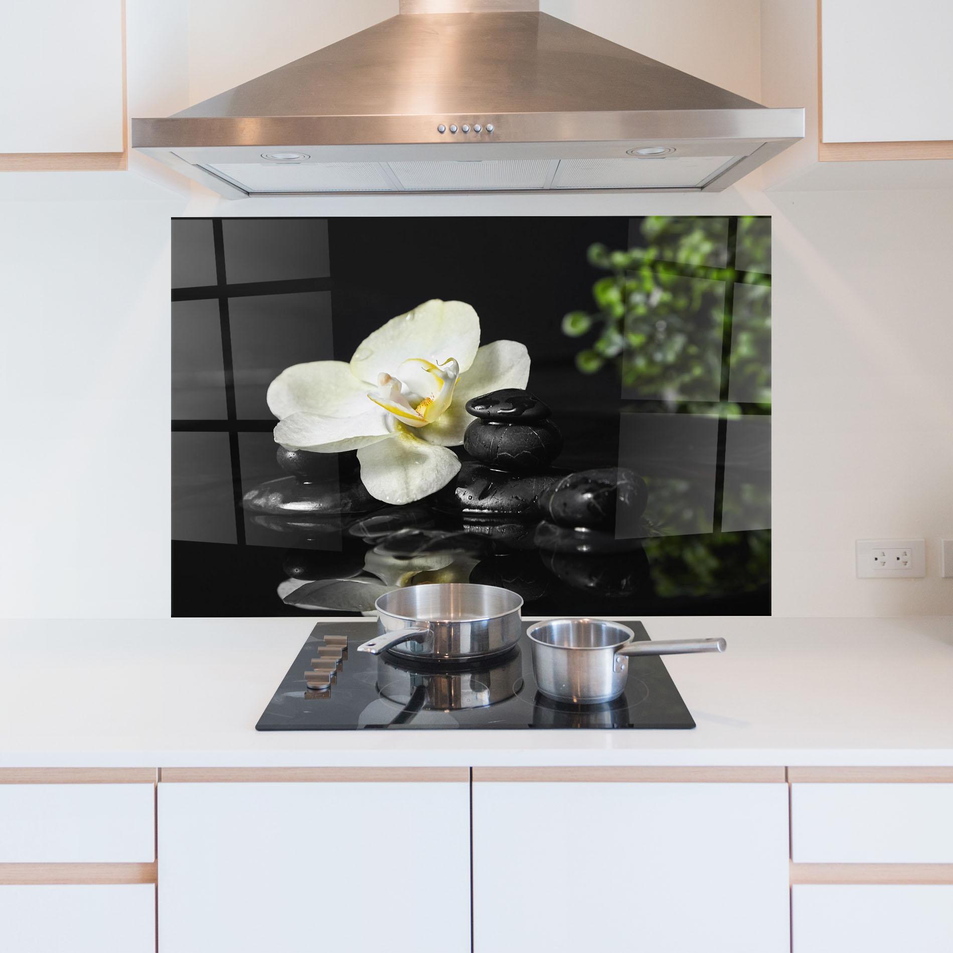 Konyhai üveg hátfal White Spa Flower mockup 5