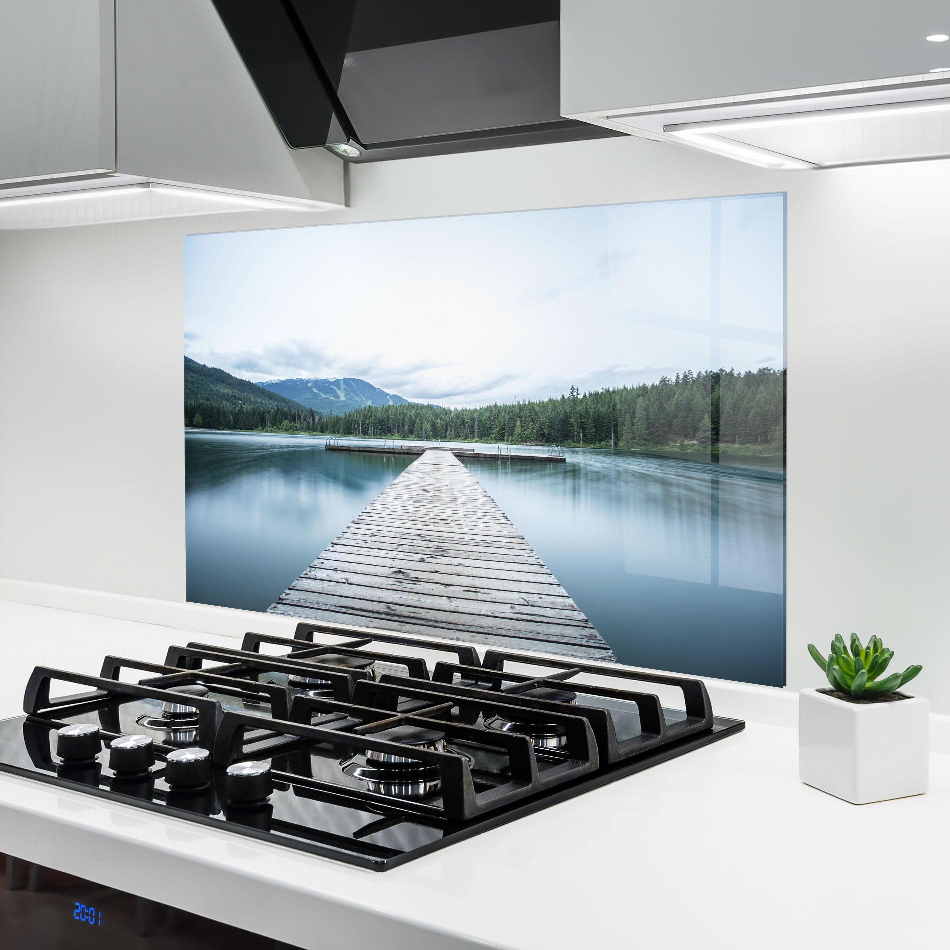 Konyhai üveg hátfal Lake Bridge View mockup 6