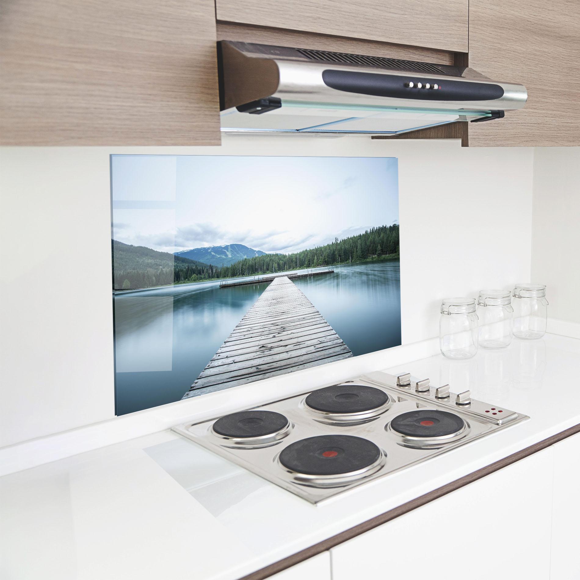 Konyhai üveg hátfal Lake Bridge View mockup 8