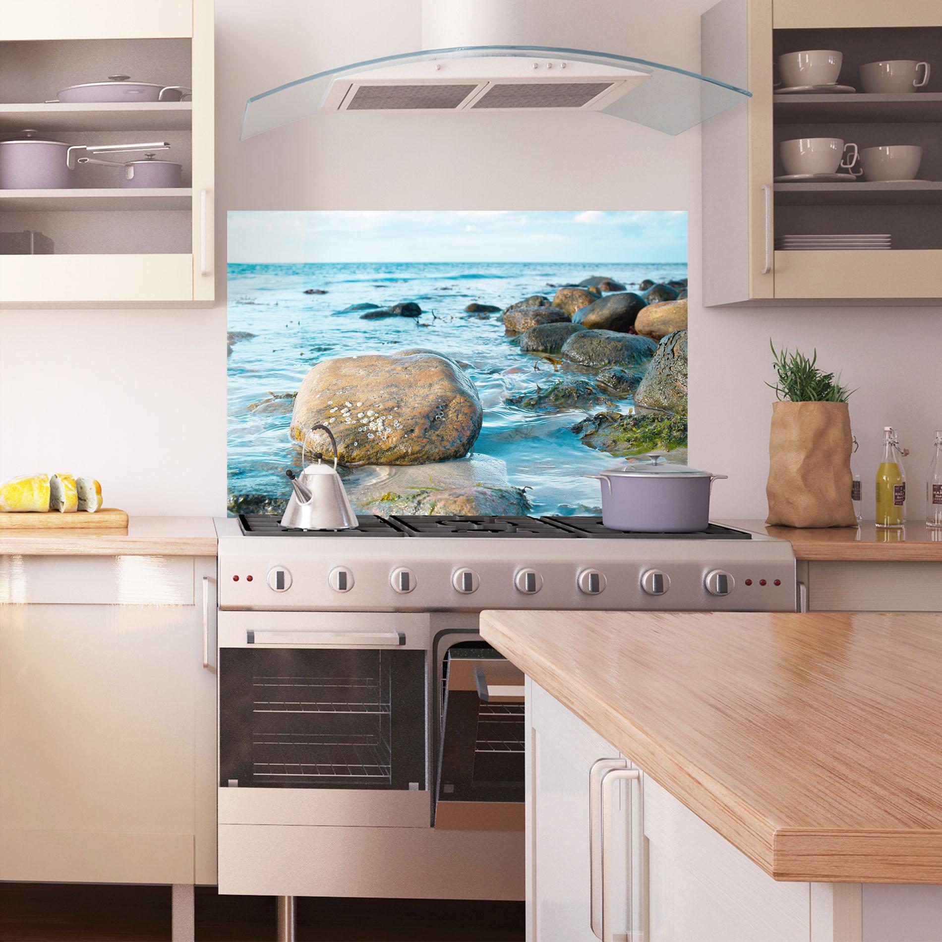 Konyhai üveg hátfal Beach Stones mockup 1