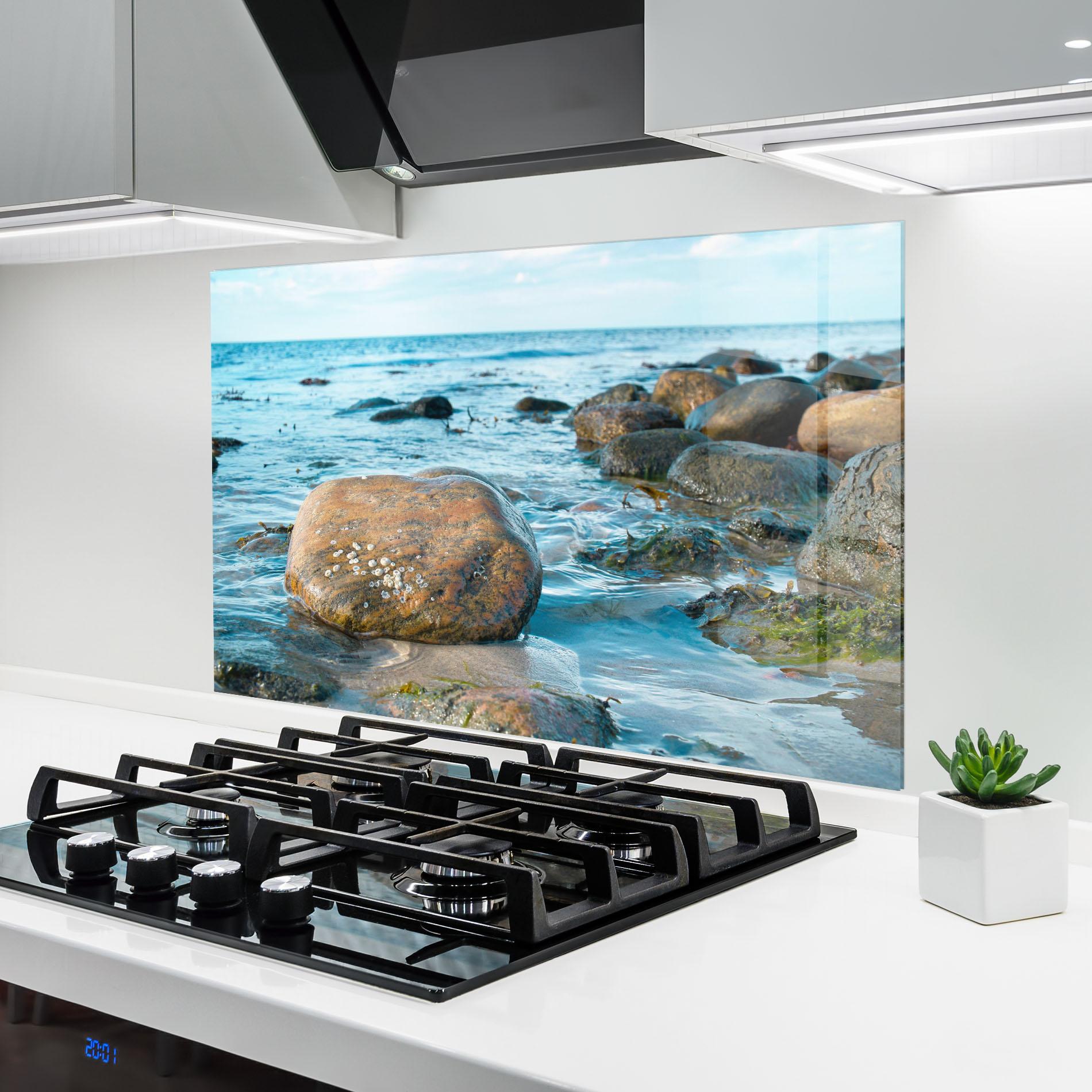 Konyhai üveg hátfal Beach Stones mockup 6