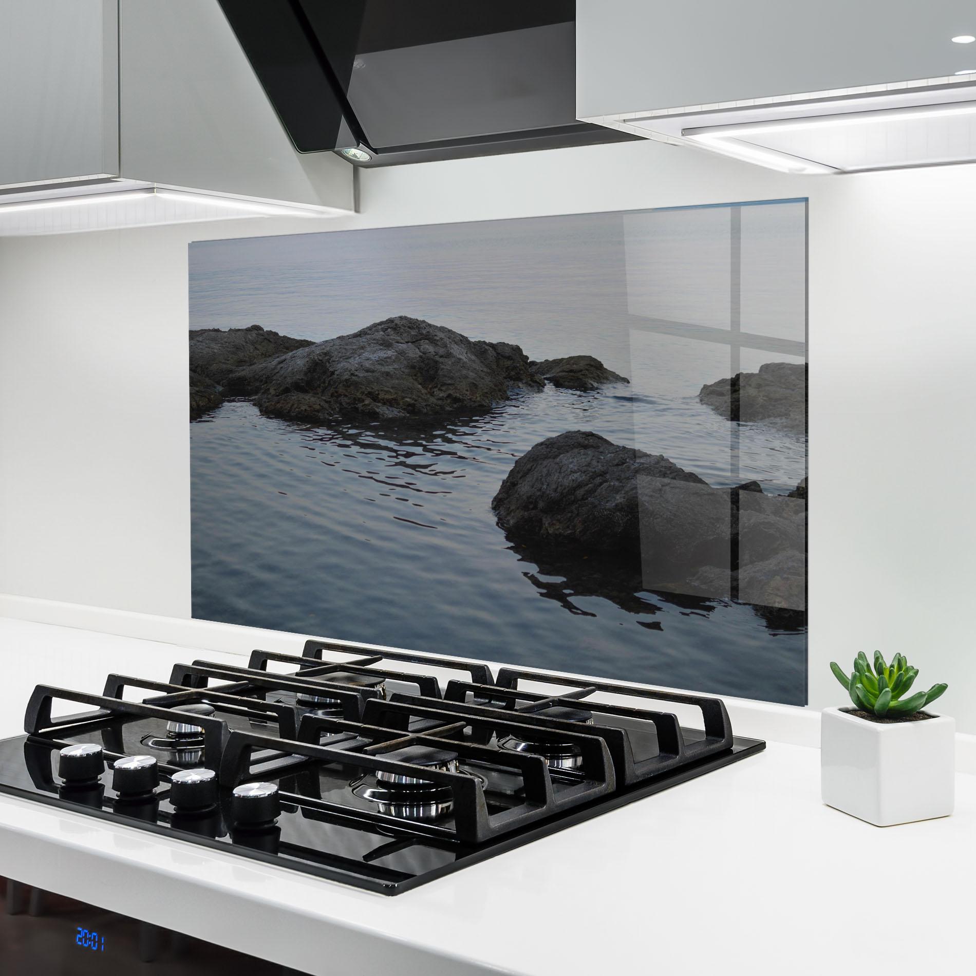 Konyhai üveg hátfal Calm Water Stones mockup 6