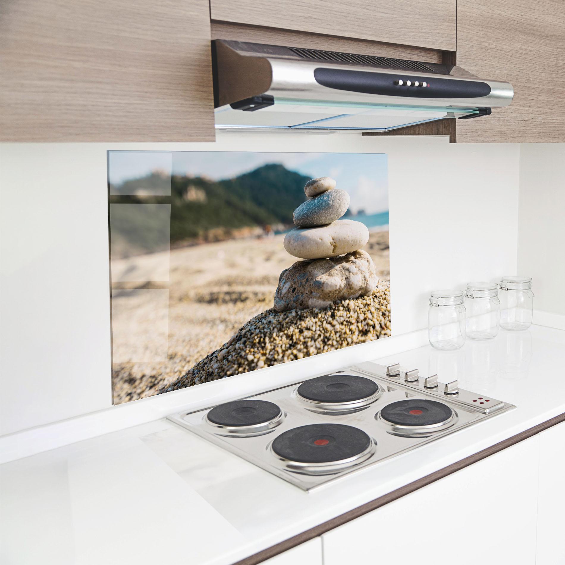 Konyhai üveg hátfal Pyramid Stones Beach mockup 8