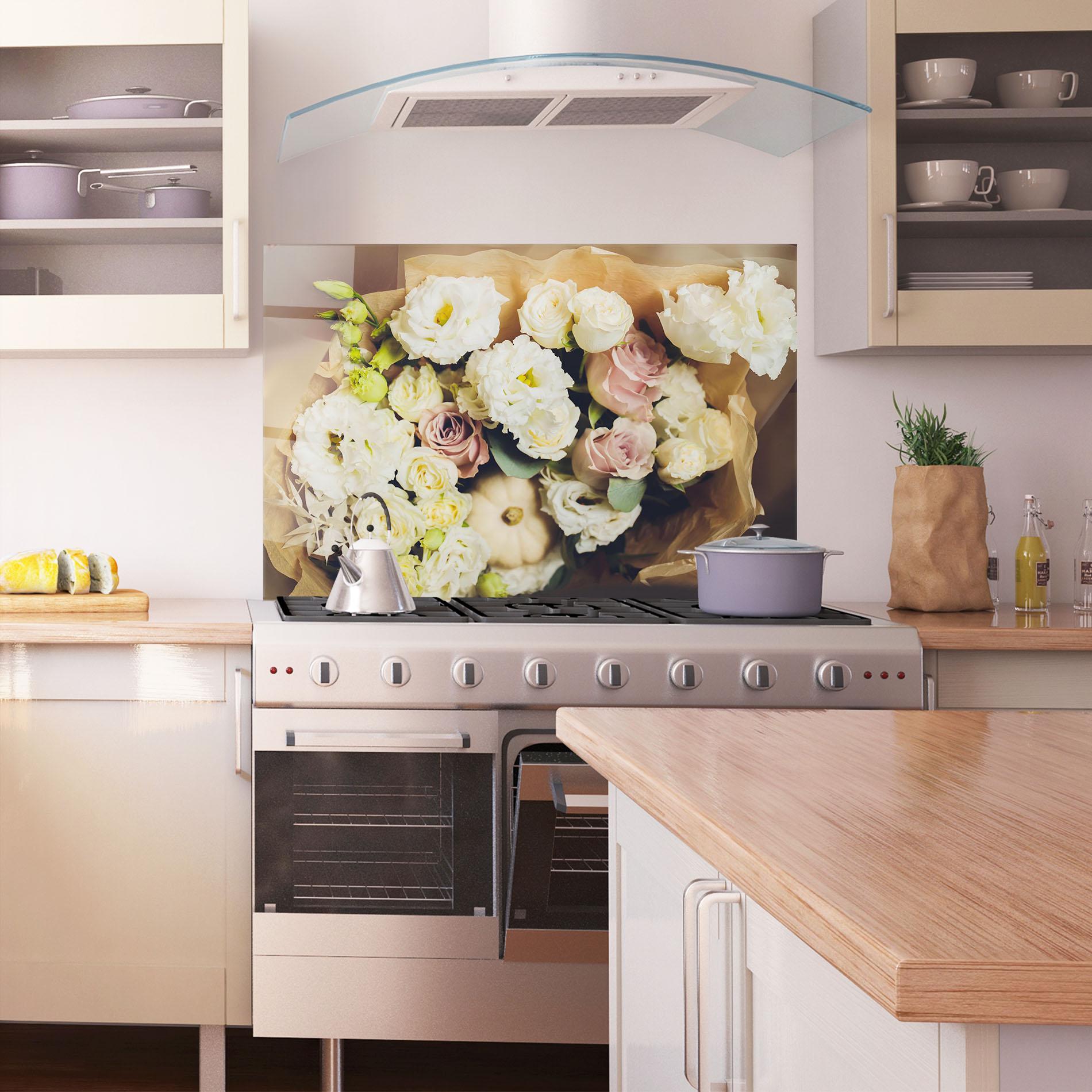 Konyhai üveg hátfal White Flowers Bouquet mockup 1