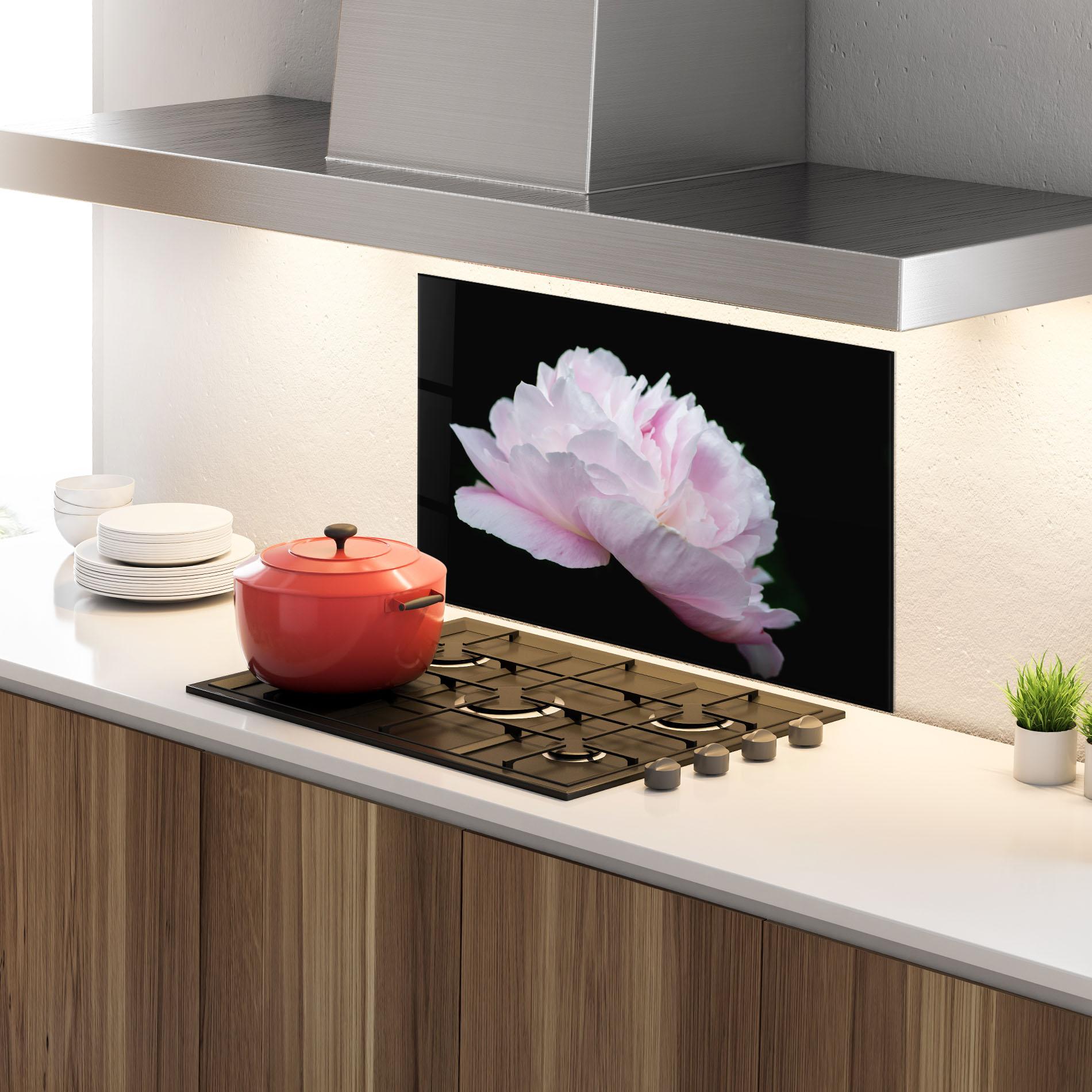 Konyhai üveg hátfal Pastel Peony On Black mockup 4