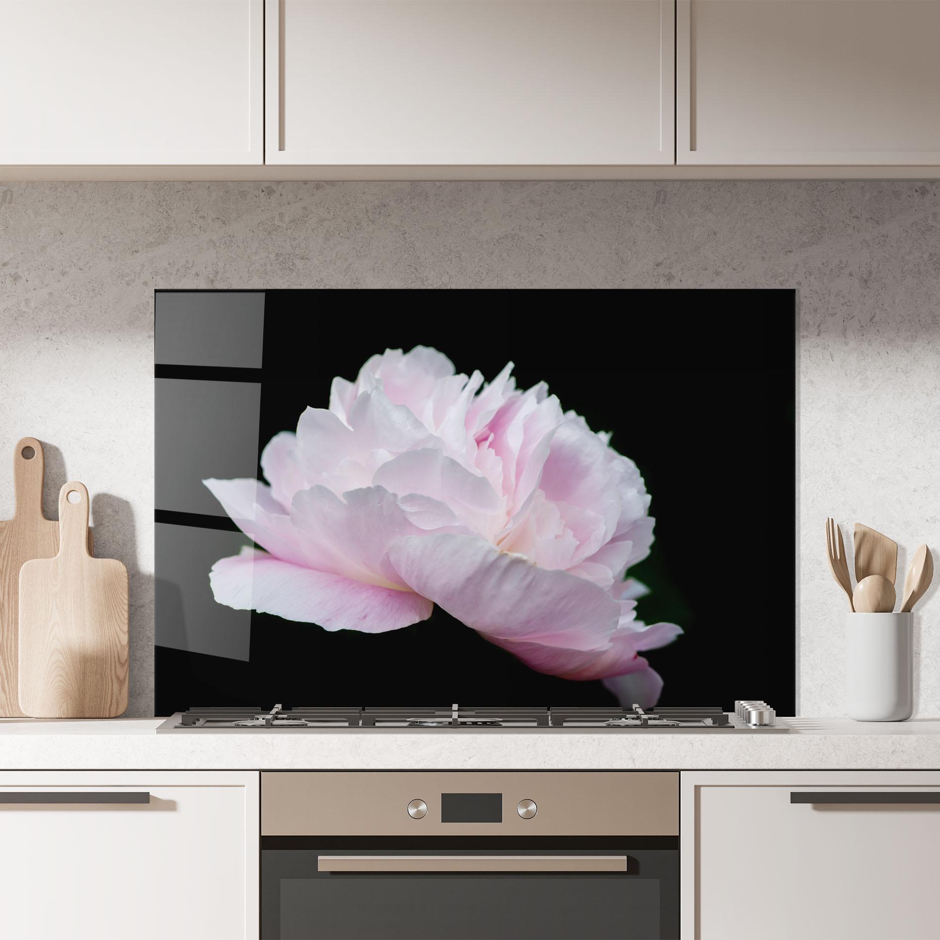 Konyhai üveg hátfal Pastel Peony On Black mockup 7
