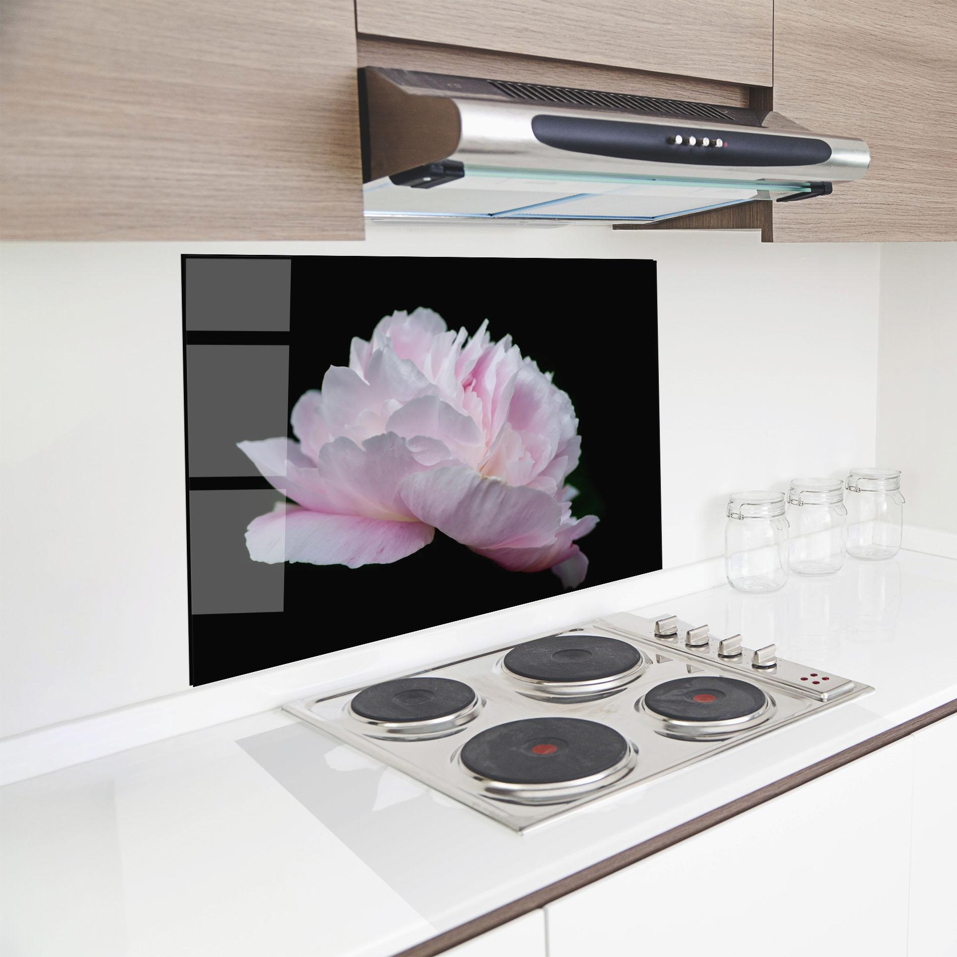Konyhai üveg hátfal Pastel Peony On Black mockup 8