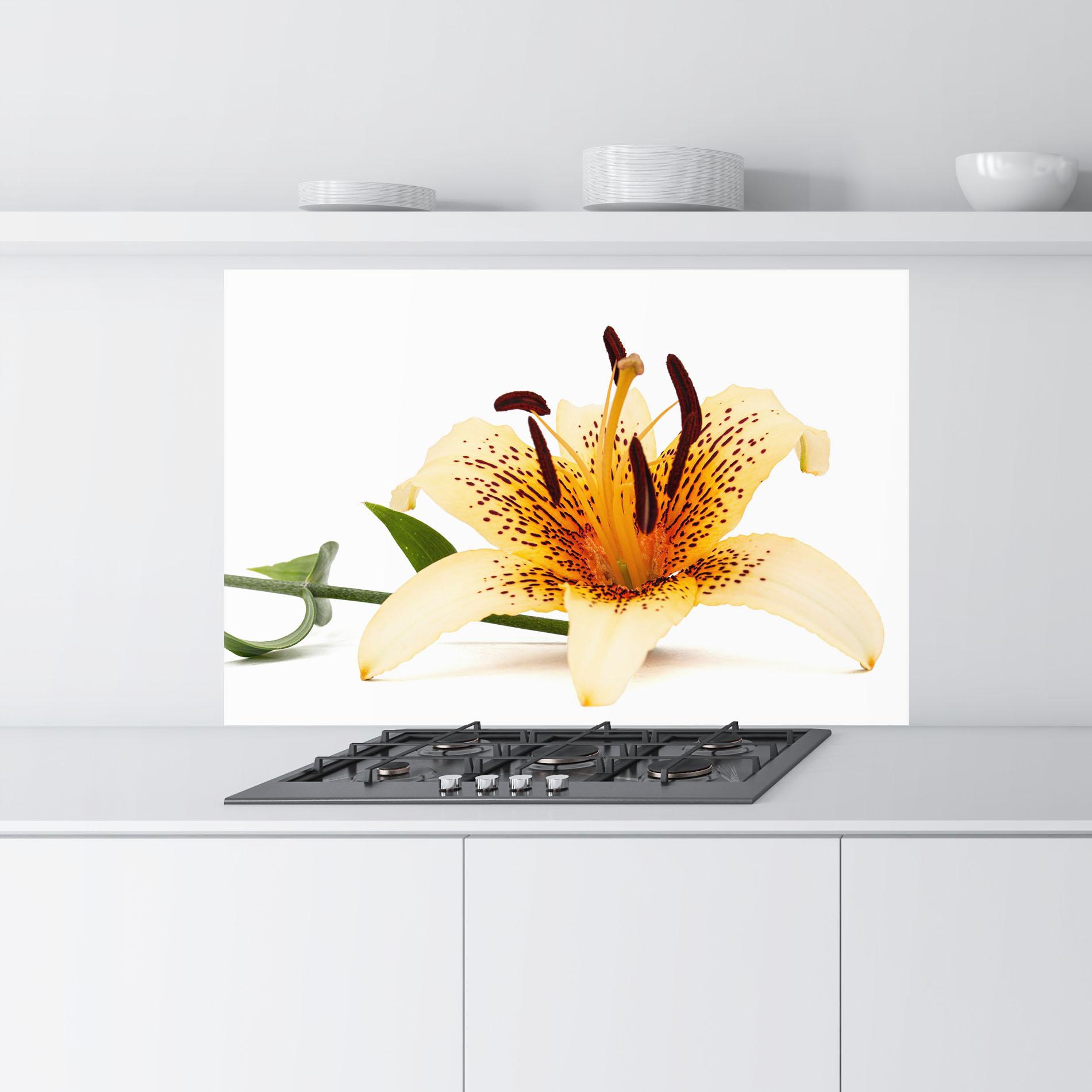 Konyhai üveg hátfal Big Yellow Lily mockup 9