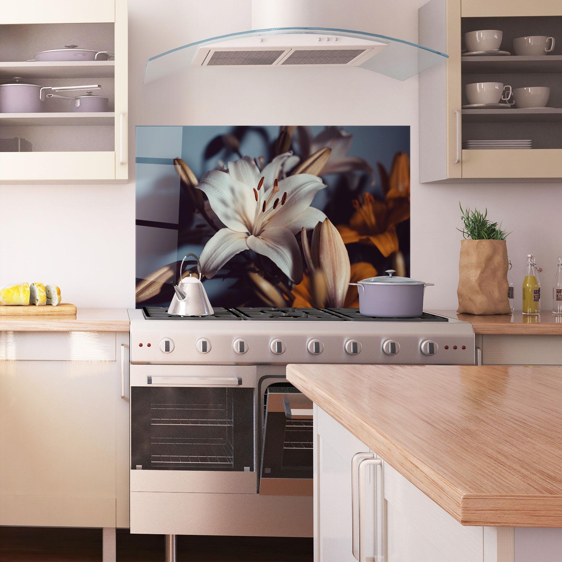 Konyhai üveg hátfal Cream Lily mockup 1