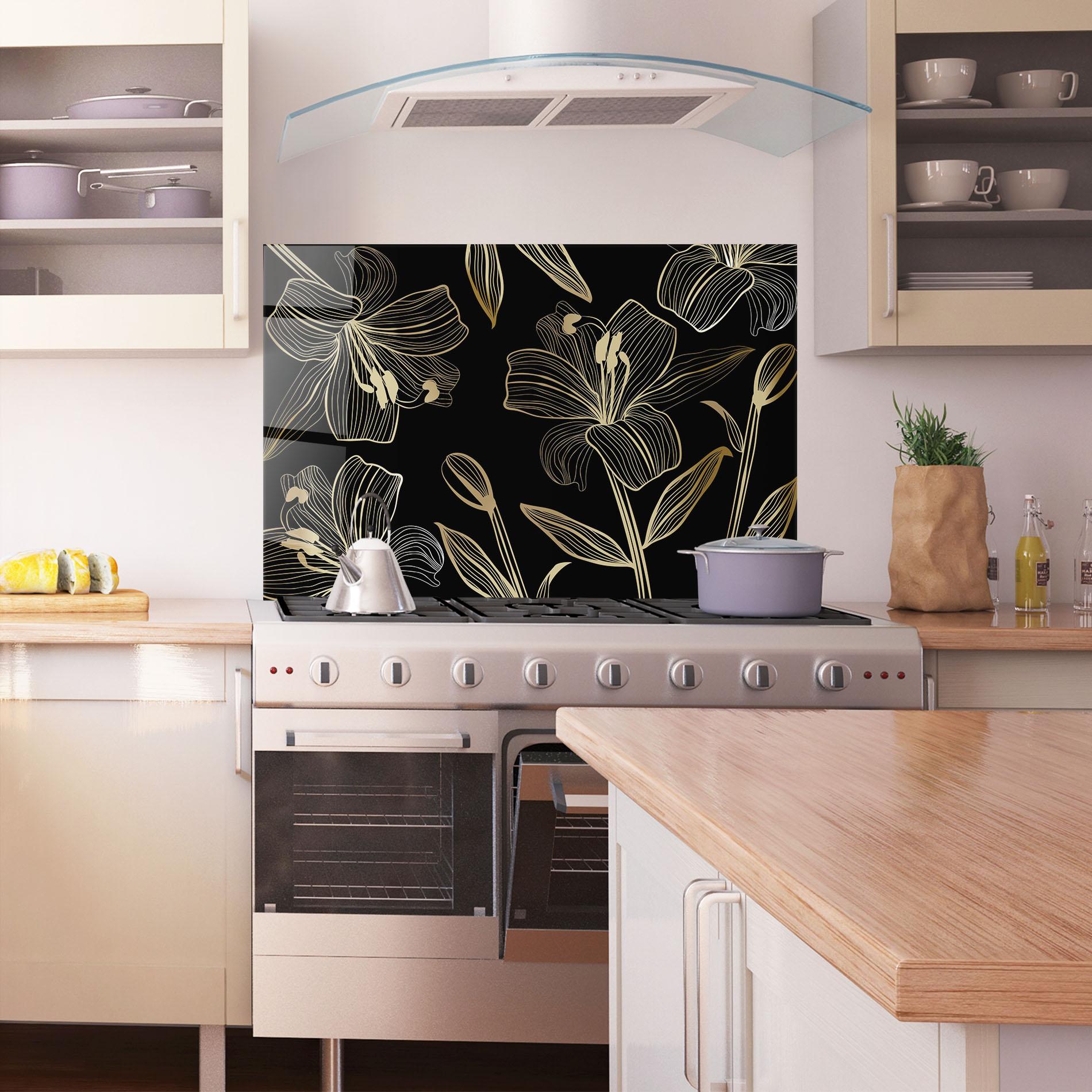 Konyhai üveg hátfal Gold Black Lily mockup 1