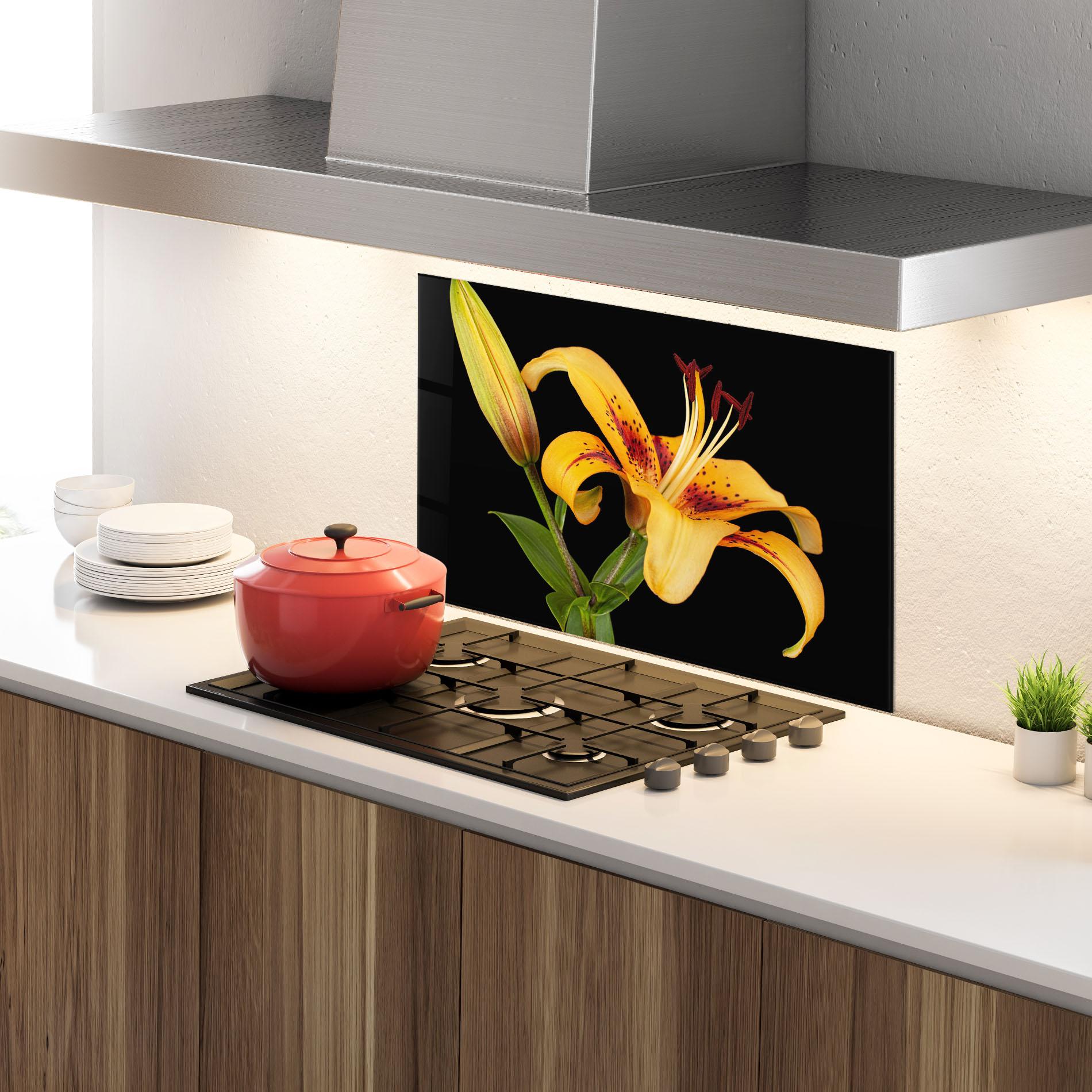 Konyhai üveg hátfal Beautiful Yellow Lily mockup 4