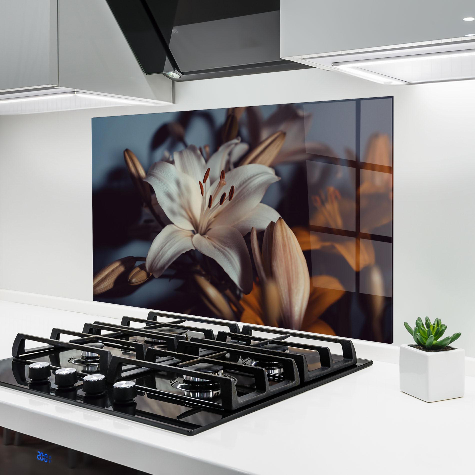 Konyhai üveg hátfal Cream Lily mockup 6