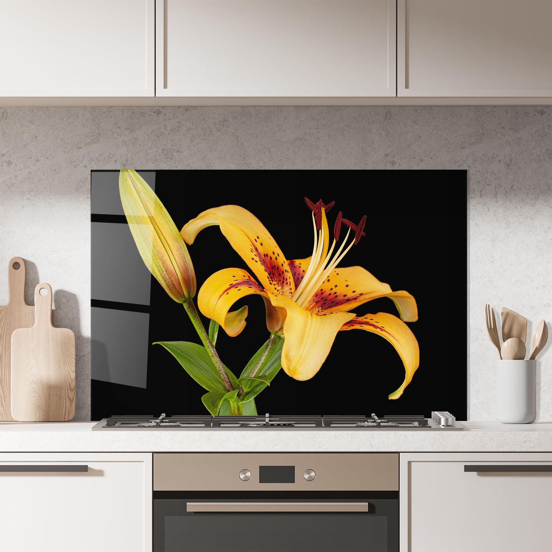 Konyhai üveg hátfal Beautiful Yellow Lily mockup 7