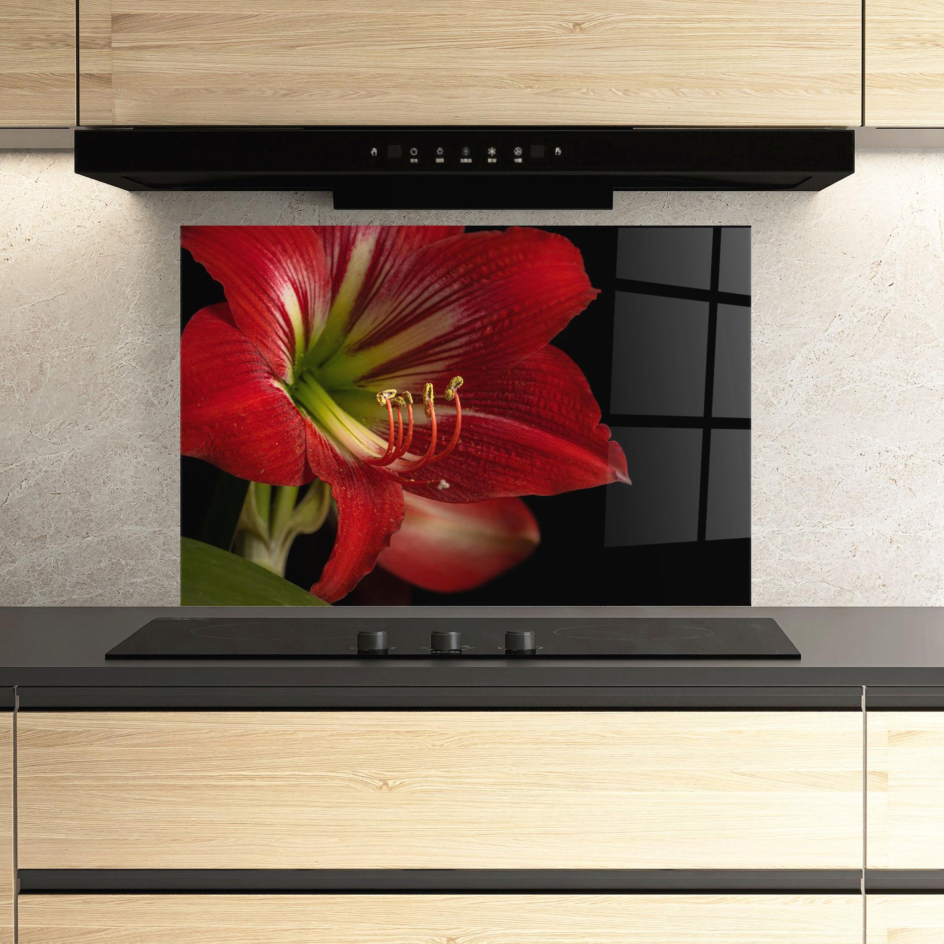 Konyhai üveg hátfal Exotic Red Lily mockup 3