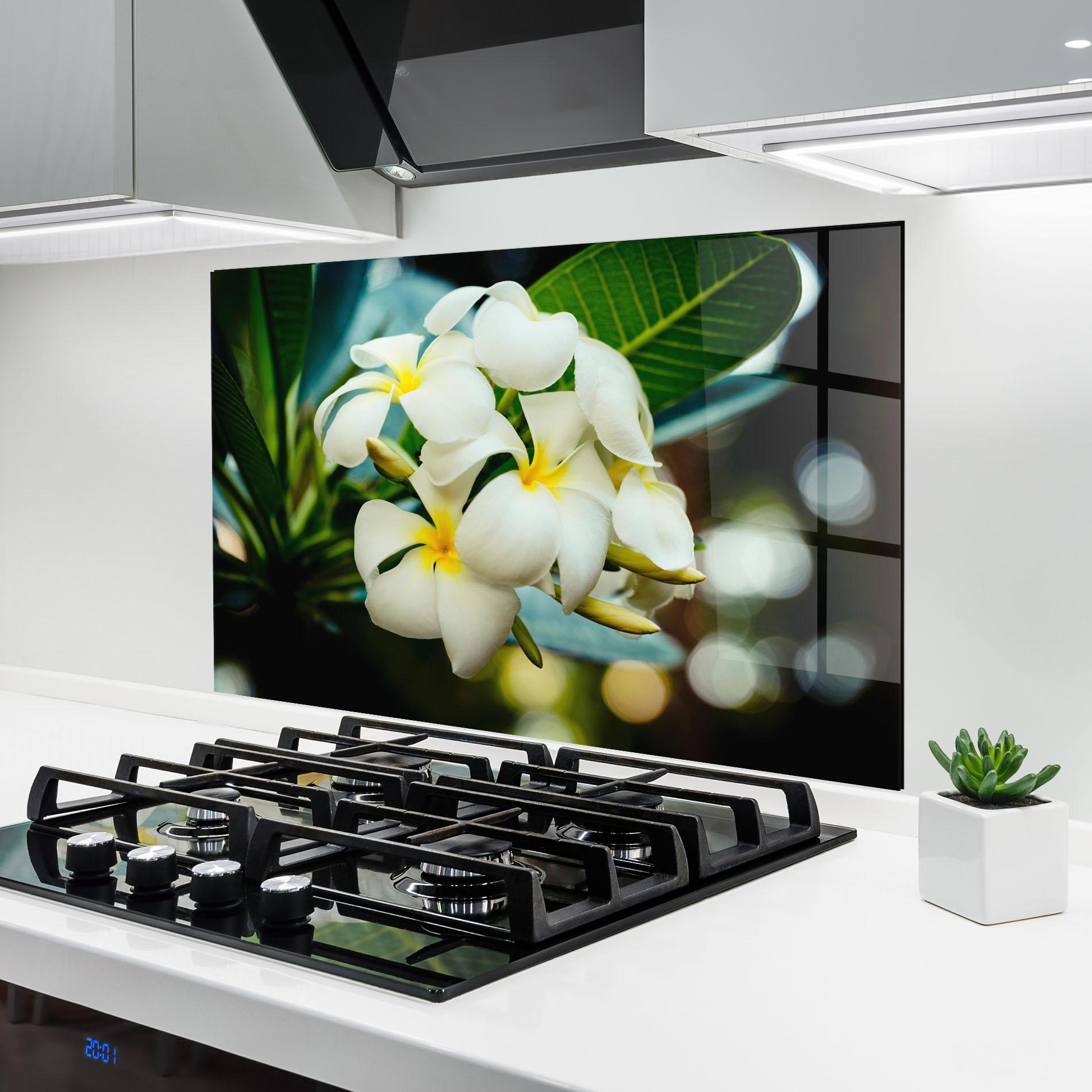 Konyhai üveg hátfal Beautiful White Exotic mockup 6