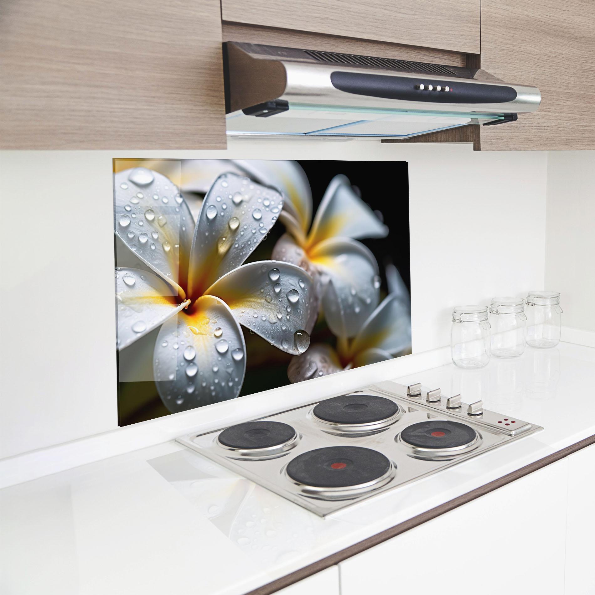 Konyhai üveg hátfal Rainy White Exotic mockup 8