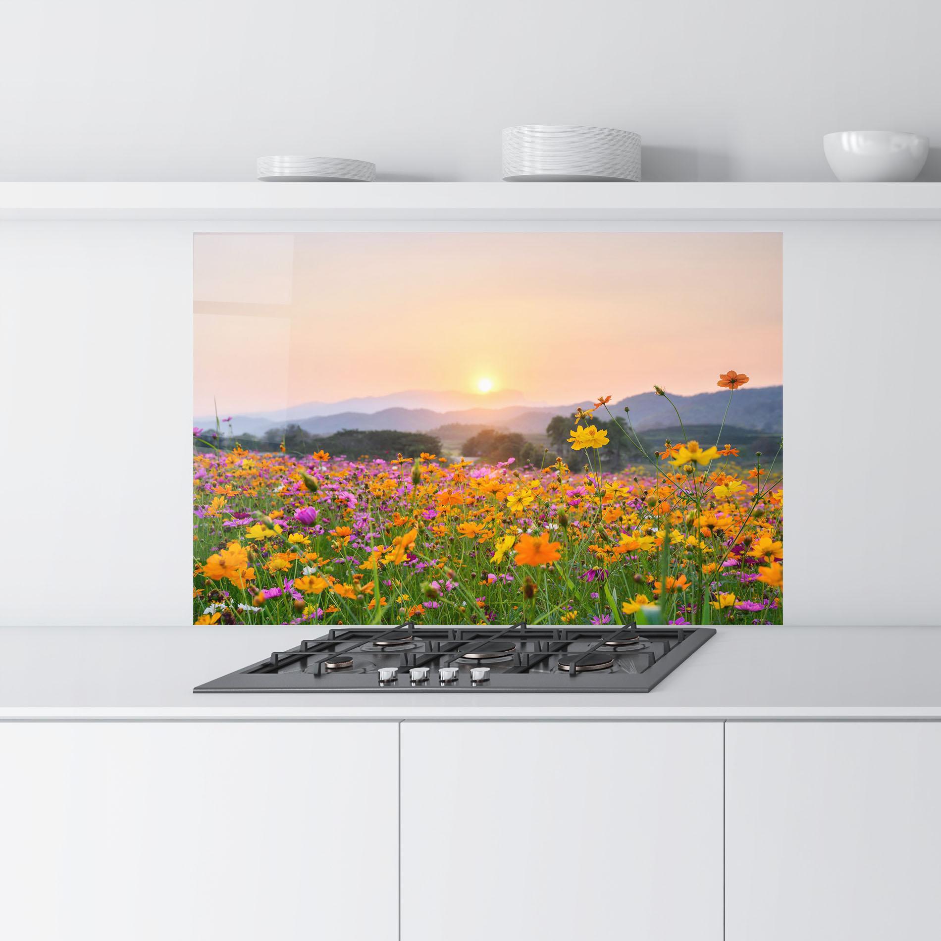 Konyhai üveg hátfal Sunset Mountain Flowerf mockup 9