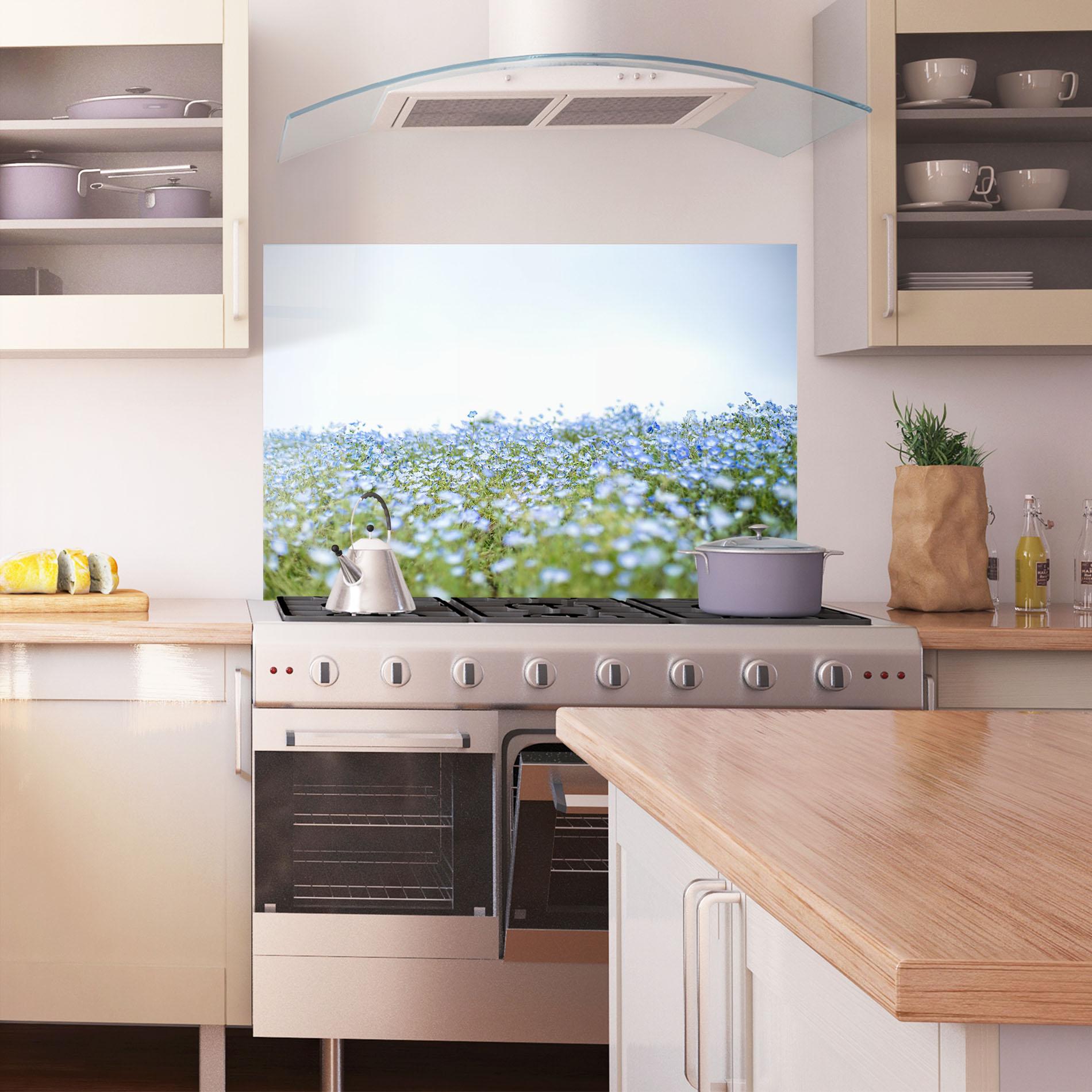 Konyhai üveg hátfal Blue Wild Flowers mockup 1