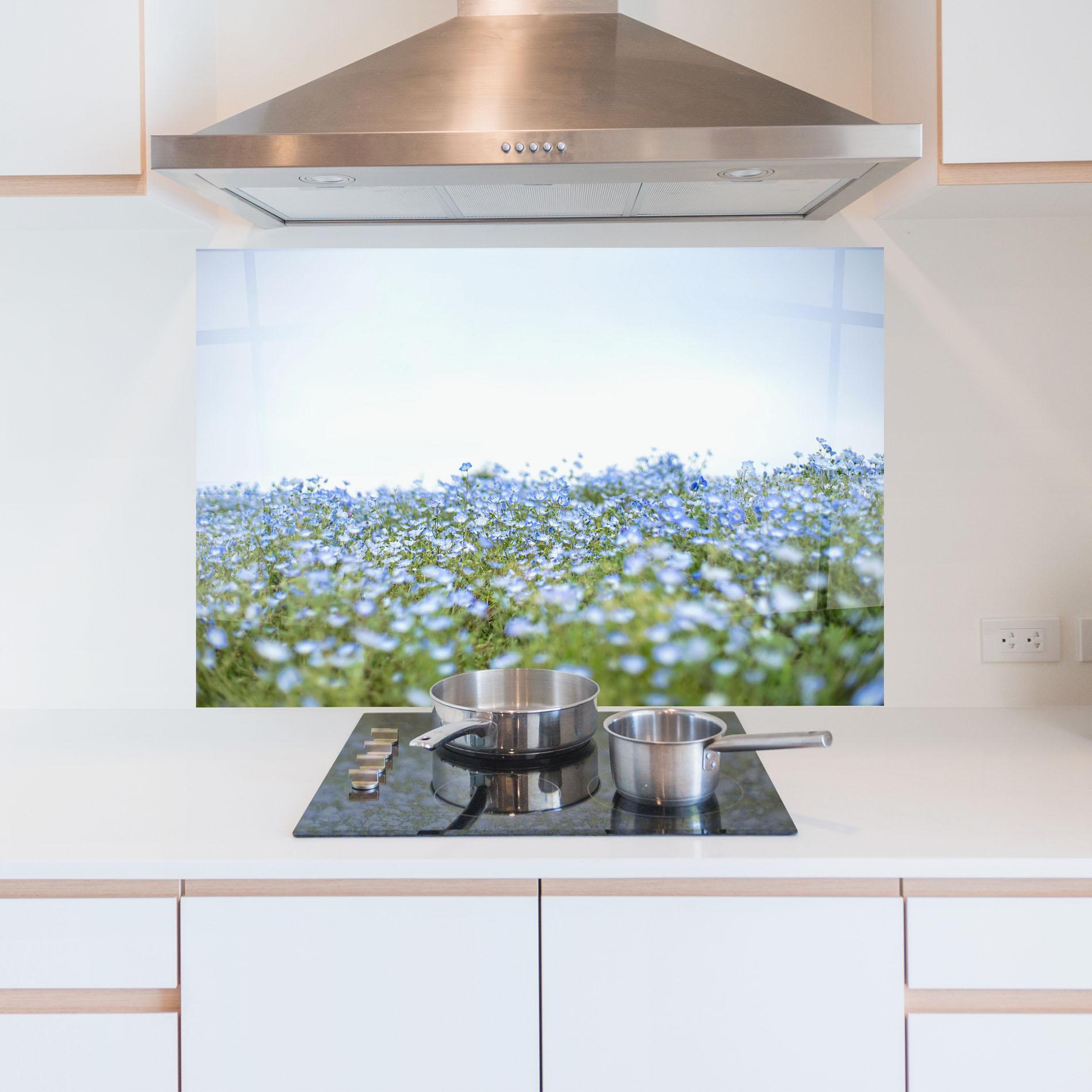 Konyhai üveg hátfal Blue Wild Flowers mockup 5