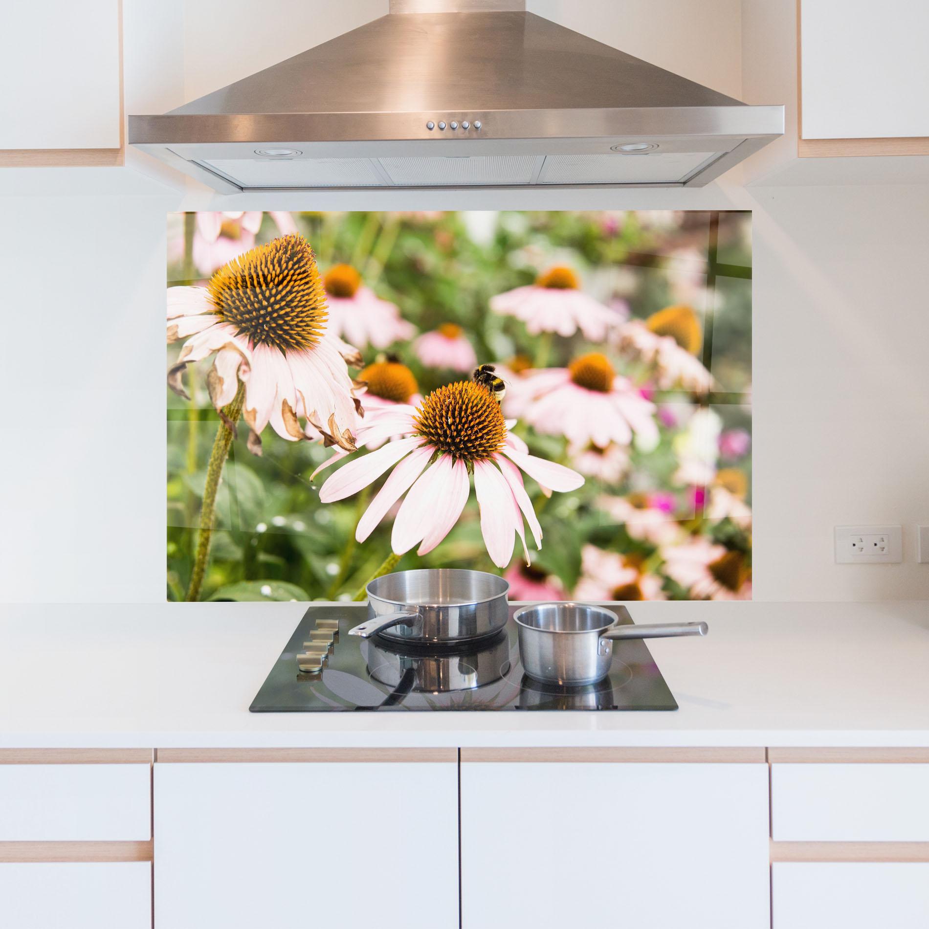 Konyhai üveg hátfal Daylight Bee mockup 5