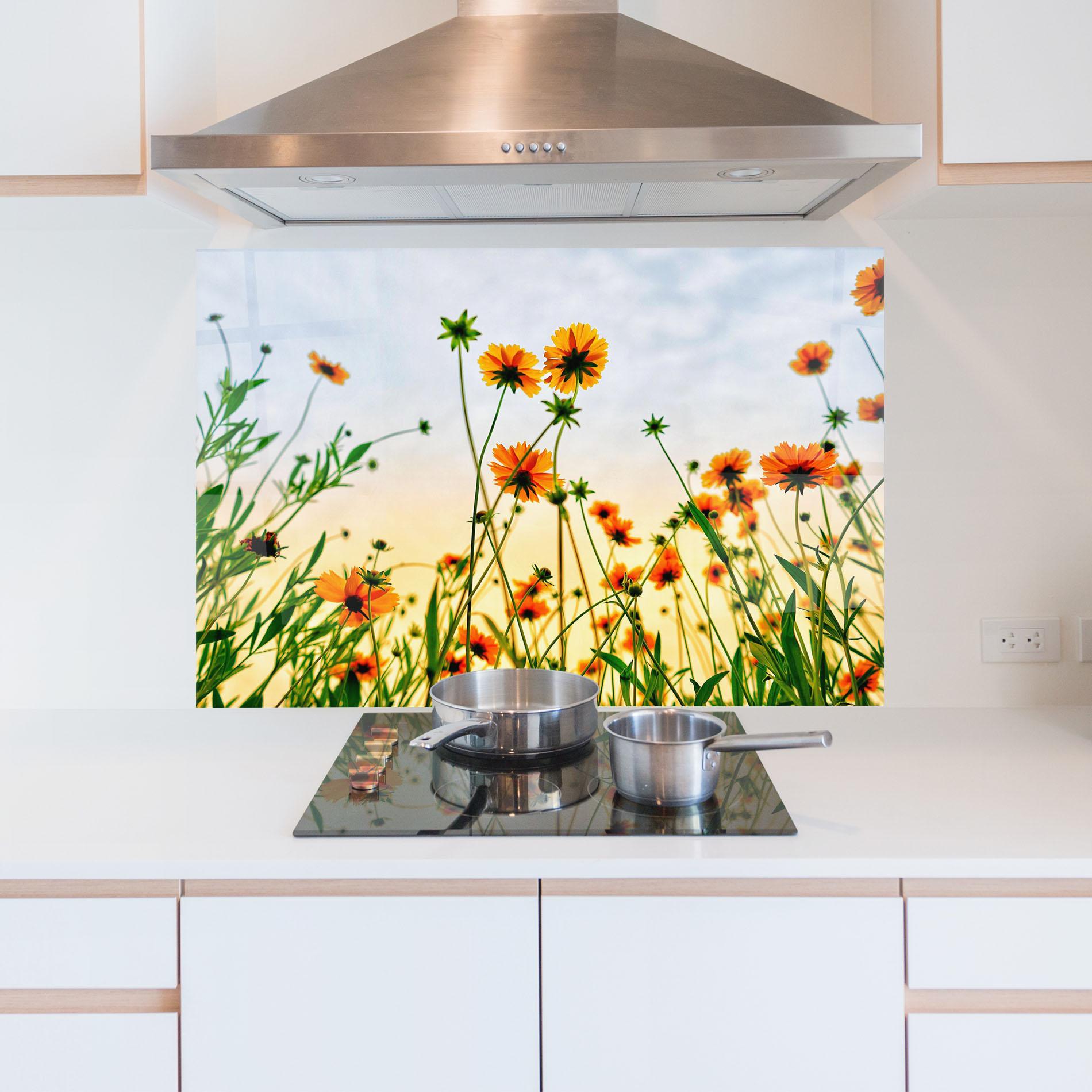 Konyhai üveg hátfal Orange Wild Flowers mockup 5