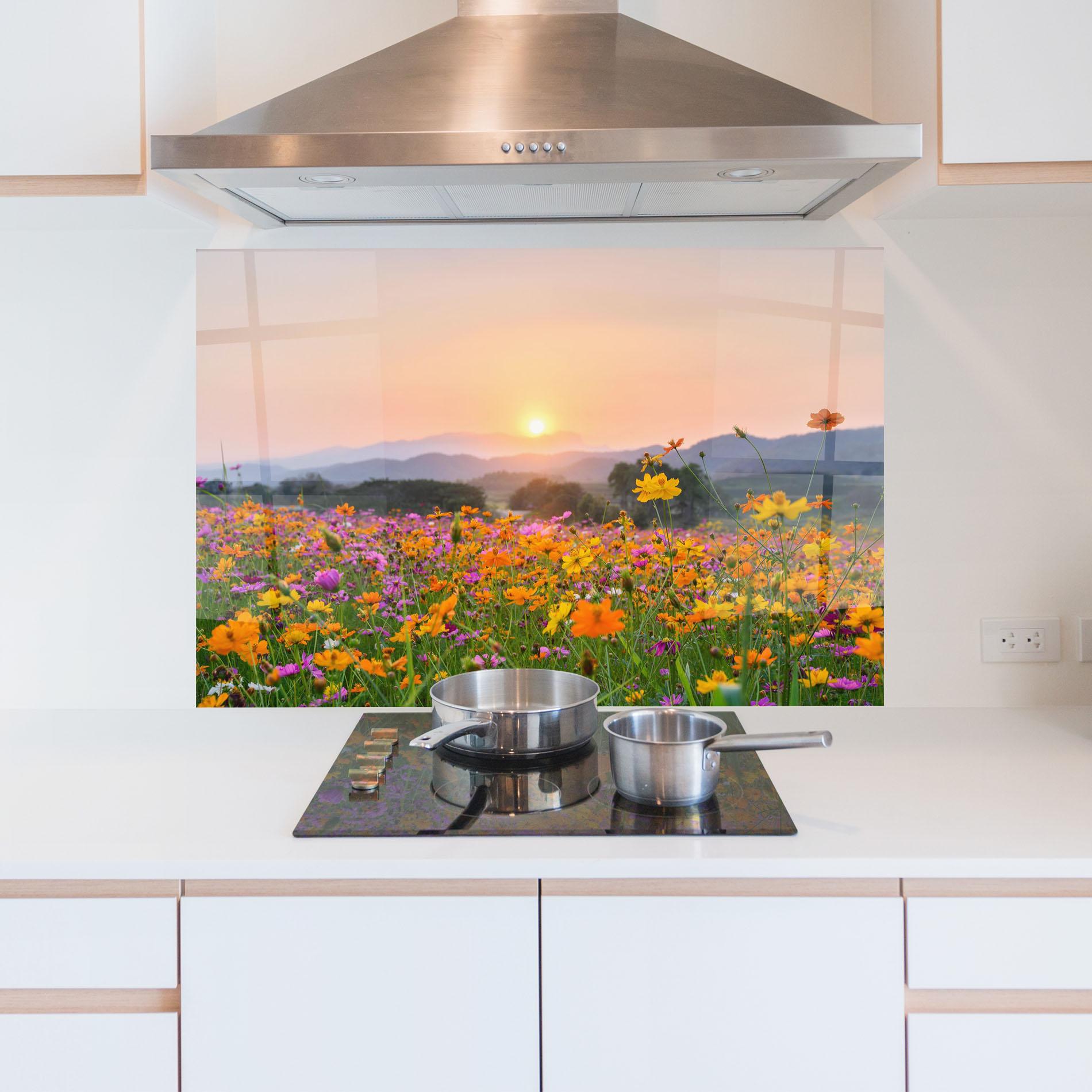 Konyhai üveg hátfal Sunset Mountain Flowerf mockup 5