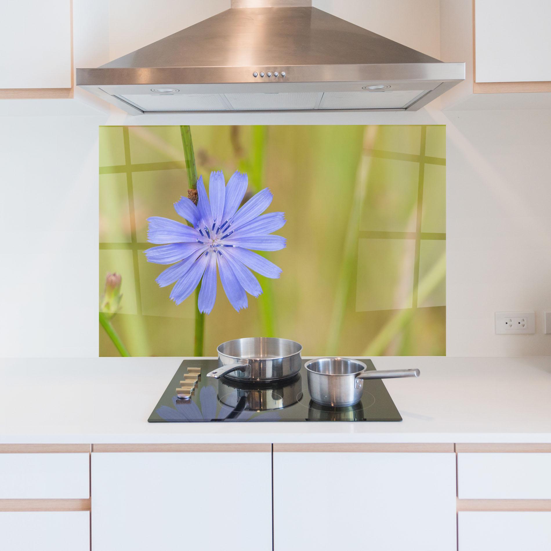 Konyhai üveg hátfal Wild Purple Blue mockup 5