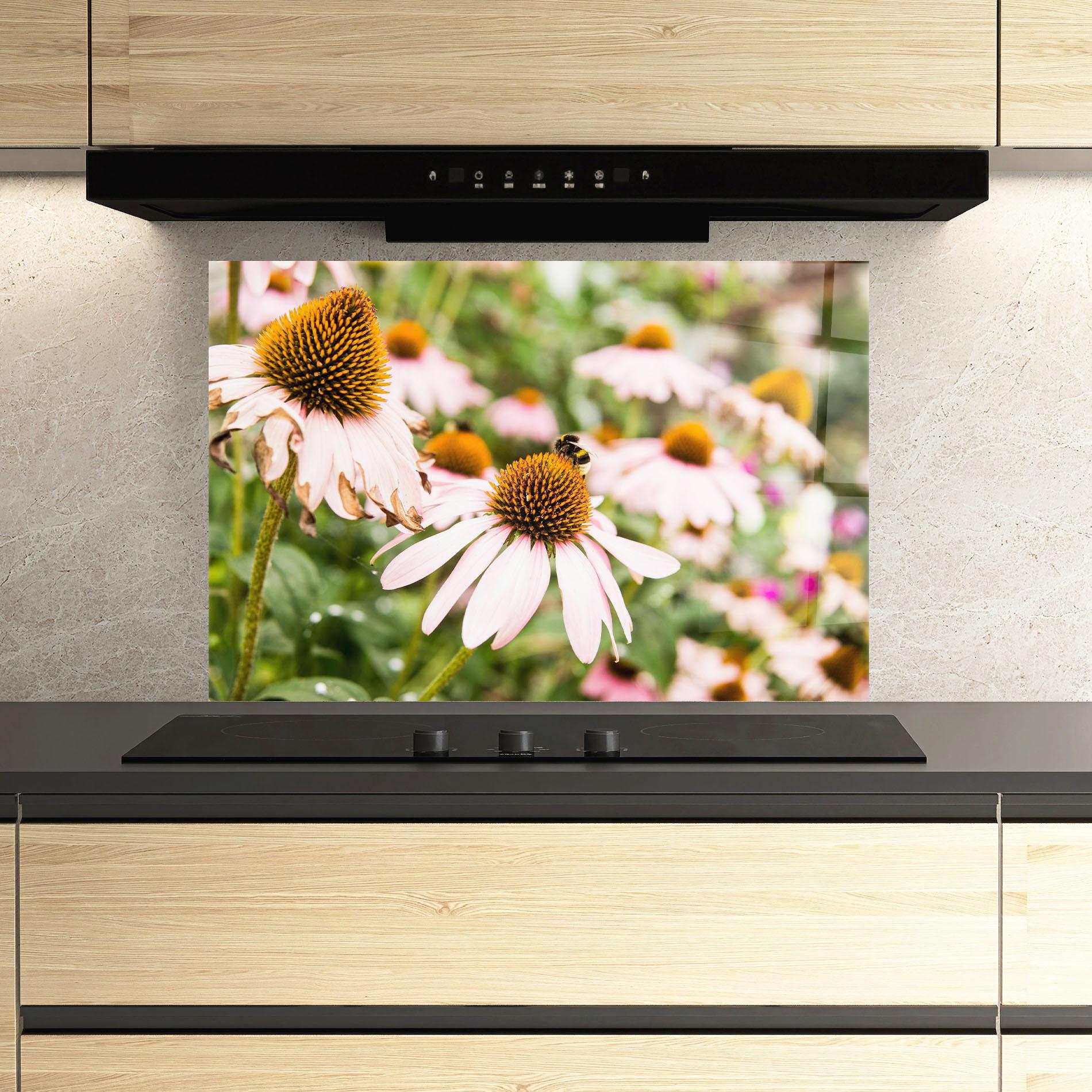 Konyhai üveg hátfal Daylight Bee mockup 3