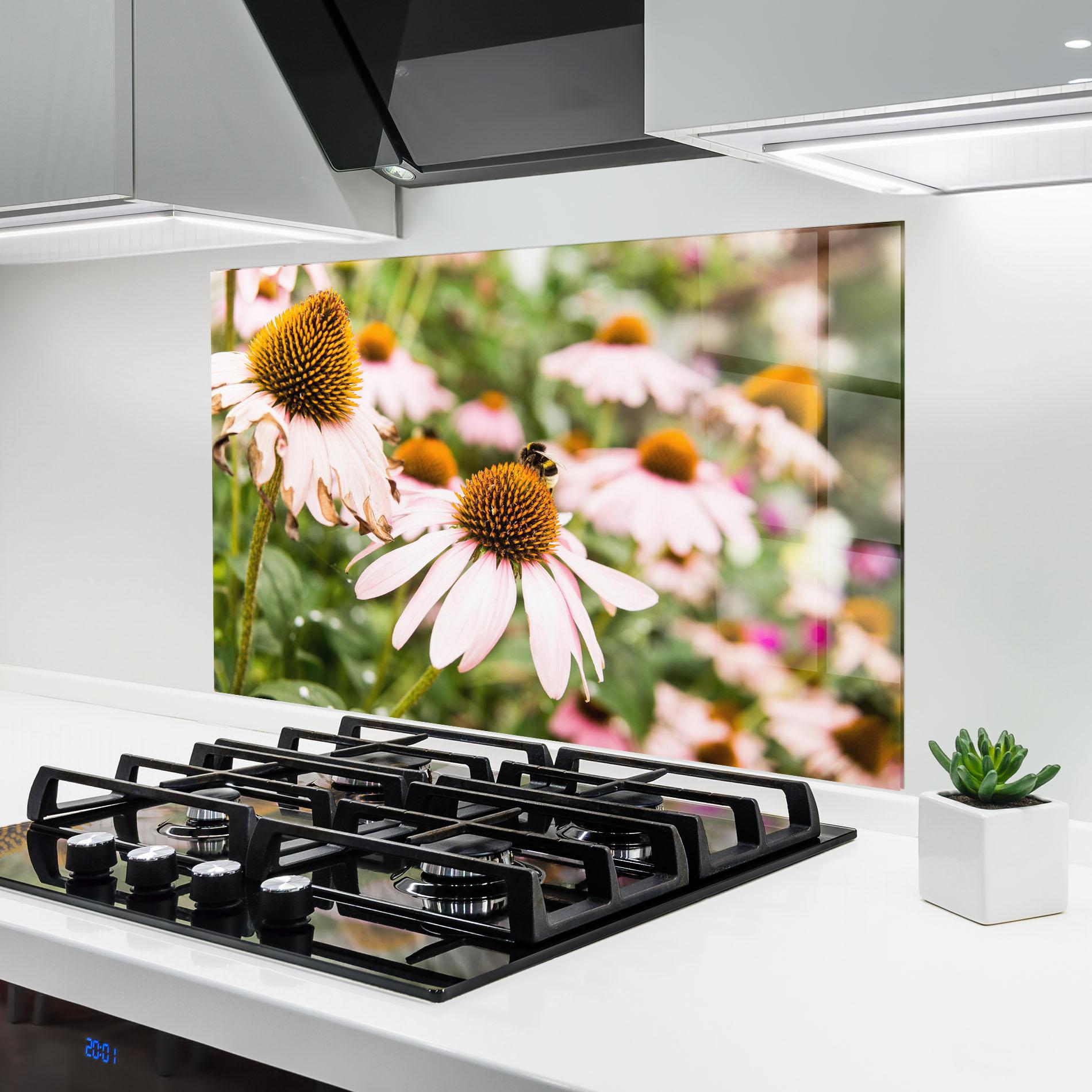 Konyhai üveg hátfal Daylight Bee mockup 6