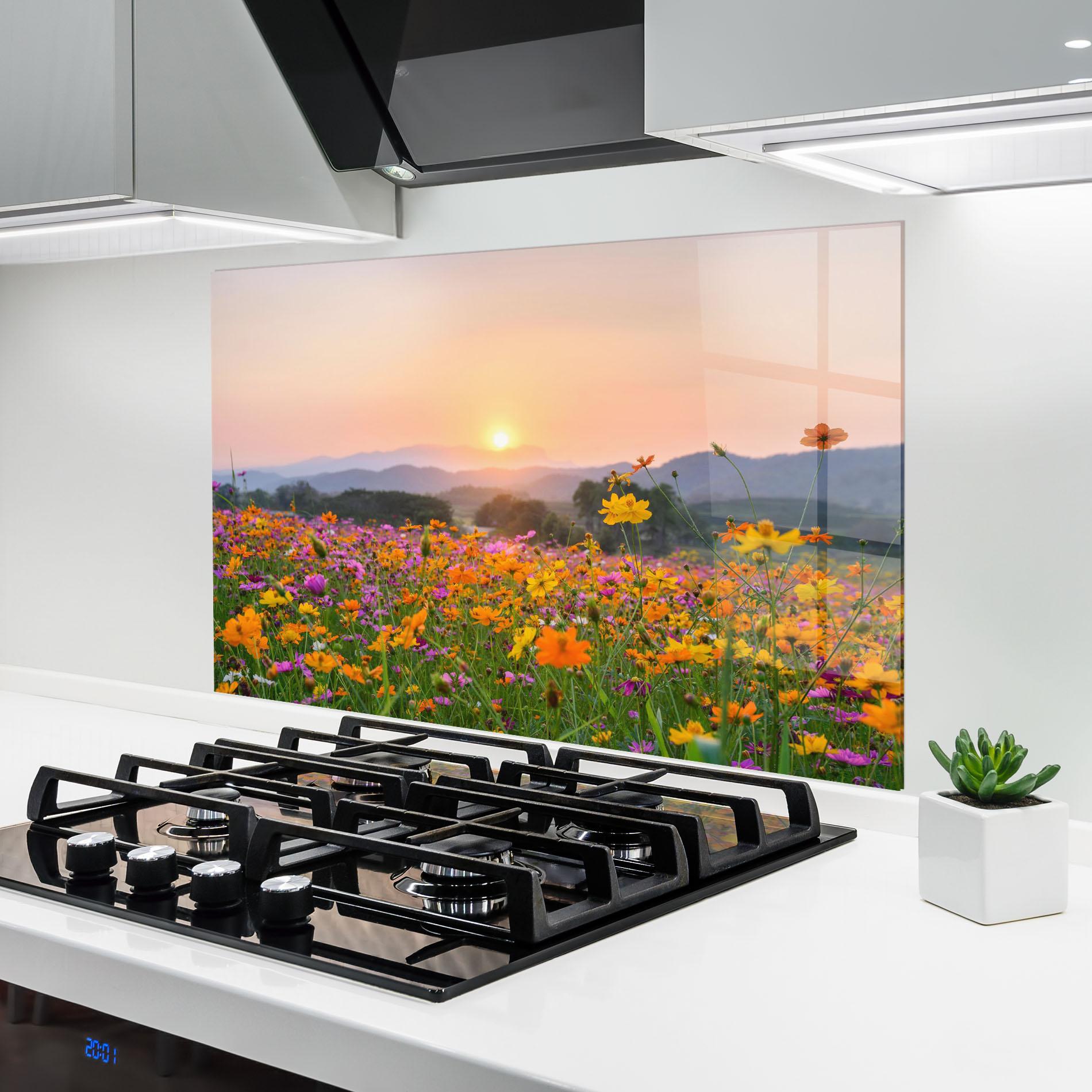 Konyhai üveg hátfal Sunset Mountain Flowerf mockup 6