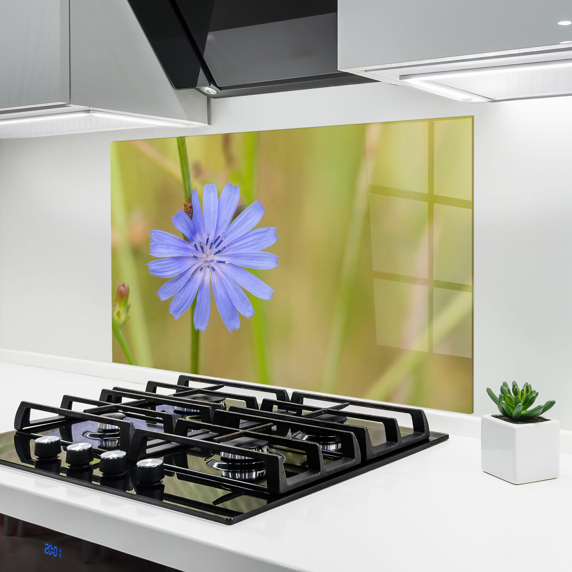 Konyhai üveg hátfal Wild Purple Blue mockup 6