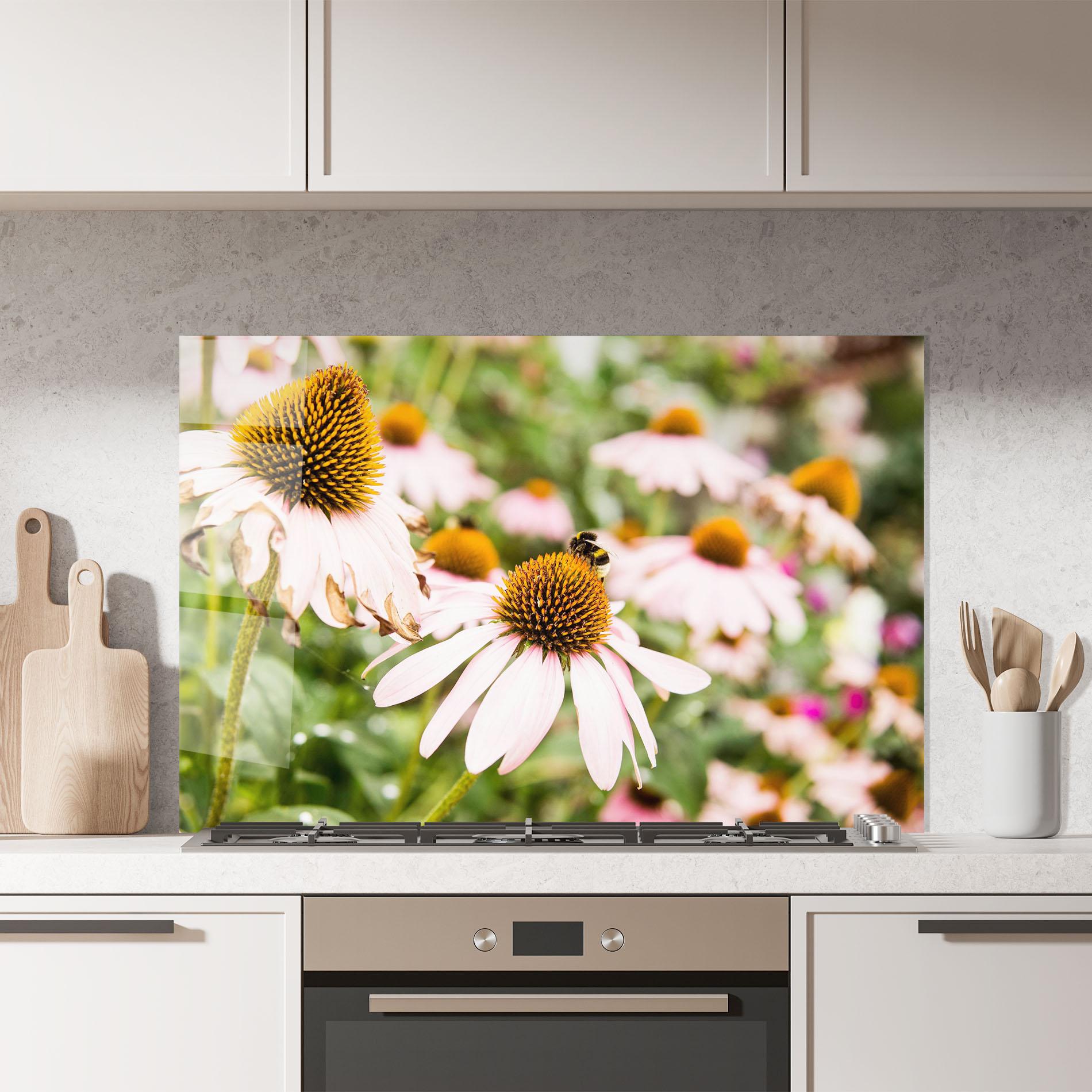 Konyhai üveg hátfal Daylight Bee mockup 7