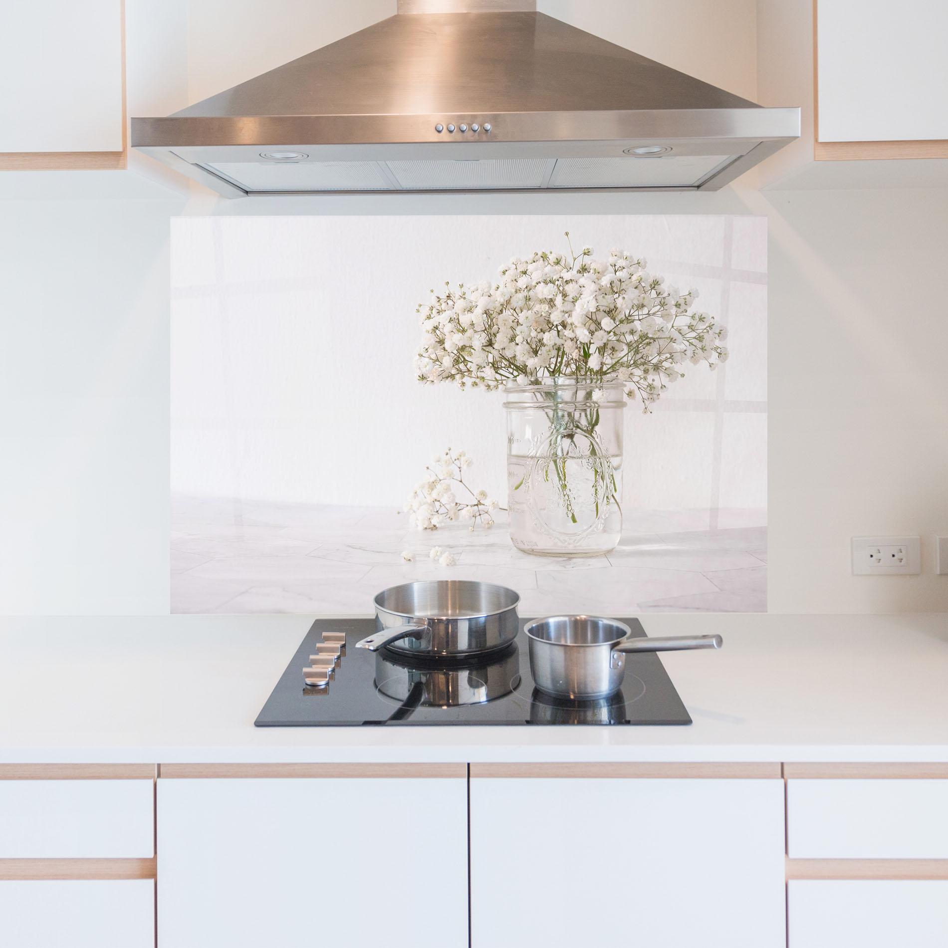 Konyhai üveg hátfal White Tiny Flower Vase mockup 5