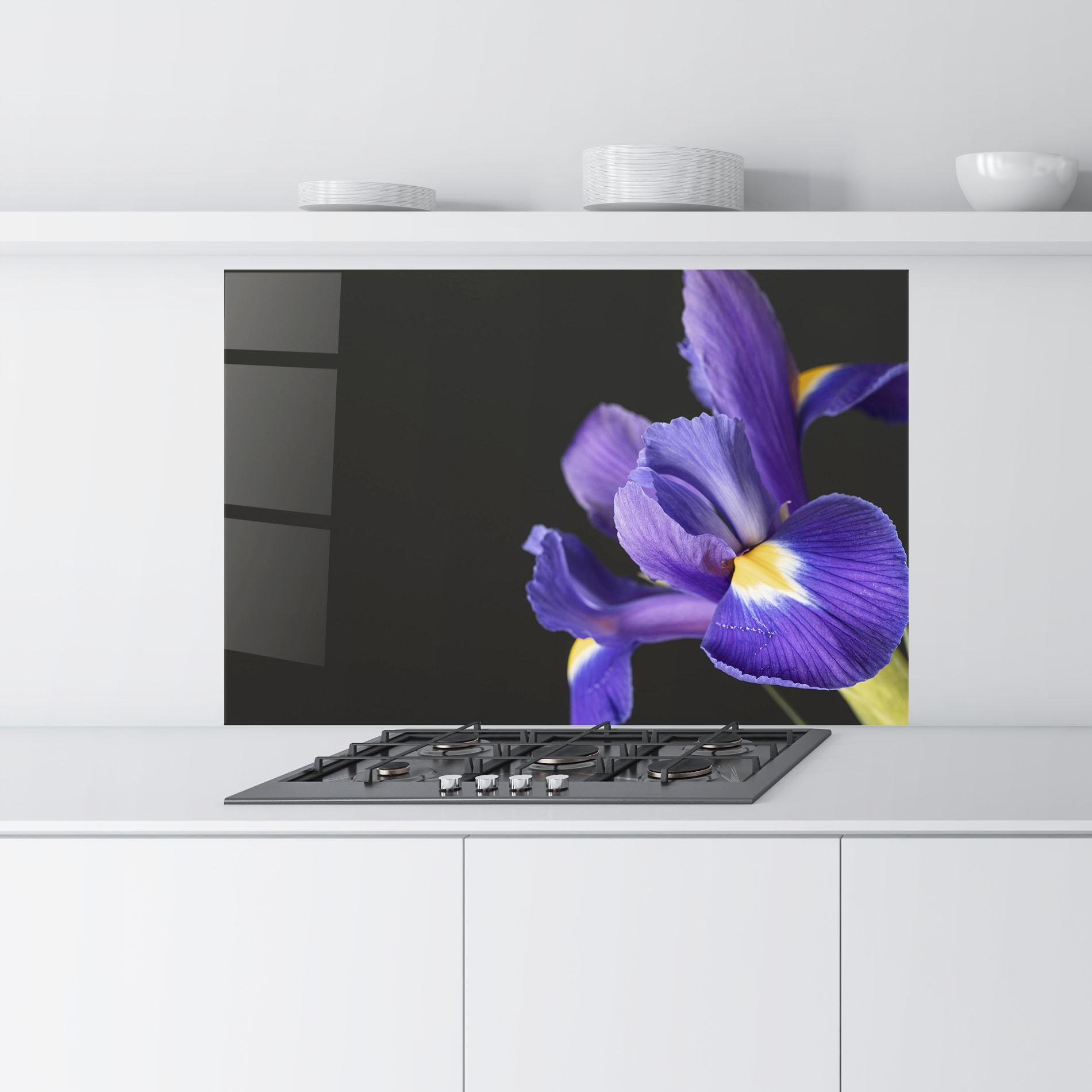 Konyhai üveg hátfal Iris On Black mockup 9
