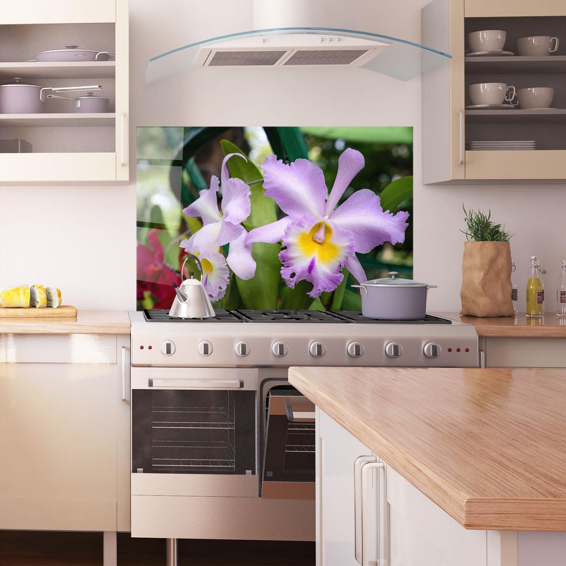 Konyhai üveg hátfal Light Purple Iris mockup 1