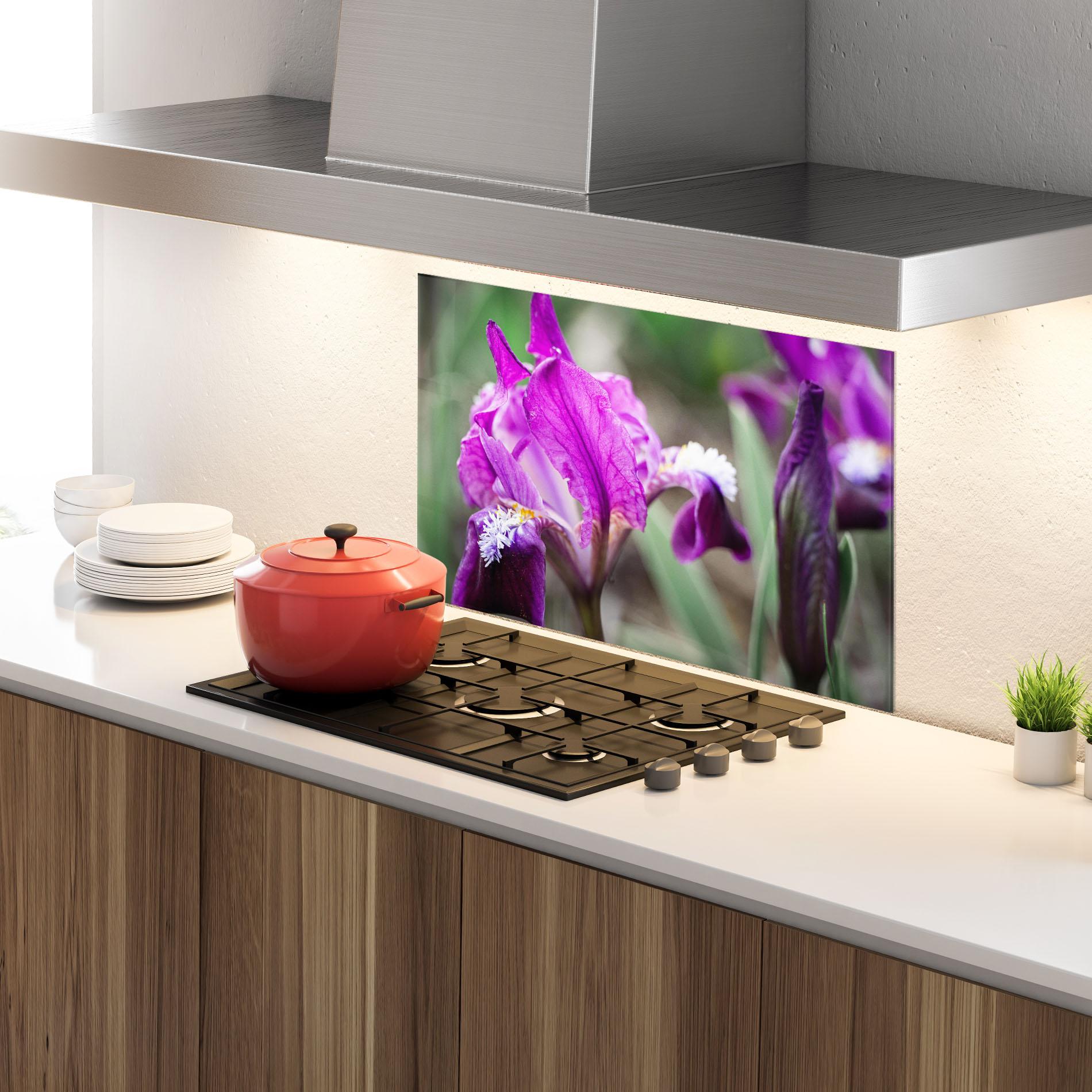 Konyhai üveg hátfal Dark Pink Iris mockup 4