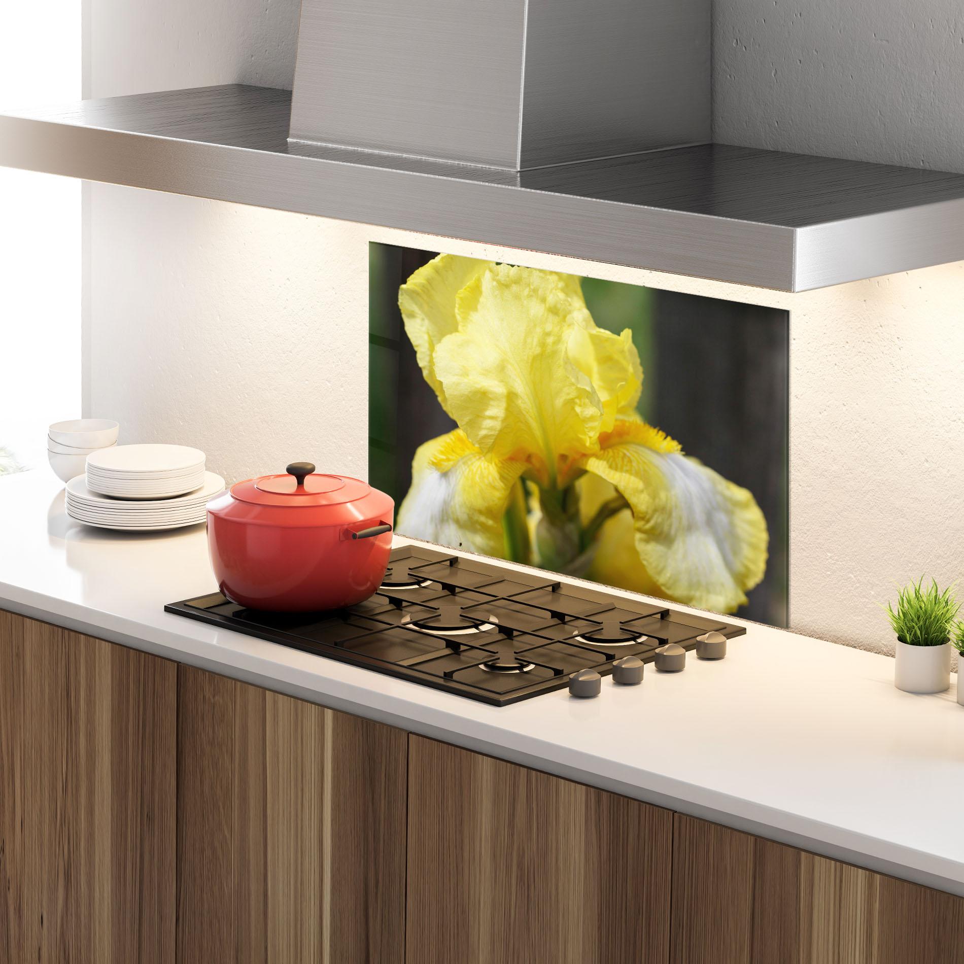 Konyhai üveg hátfal Garden Yellow Iris mockup 4