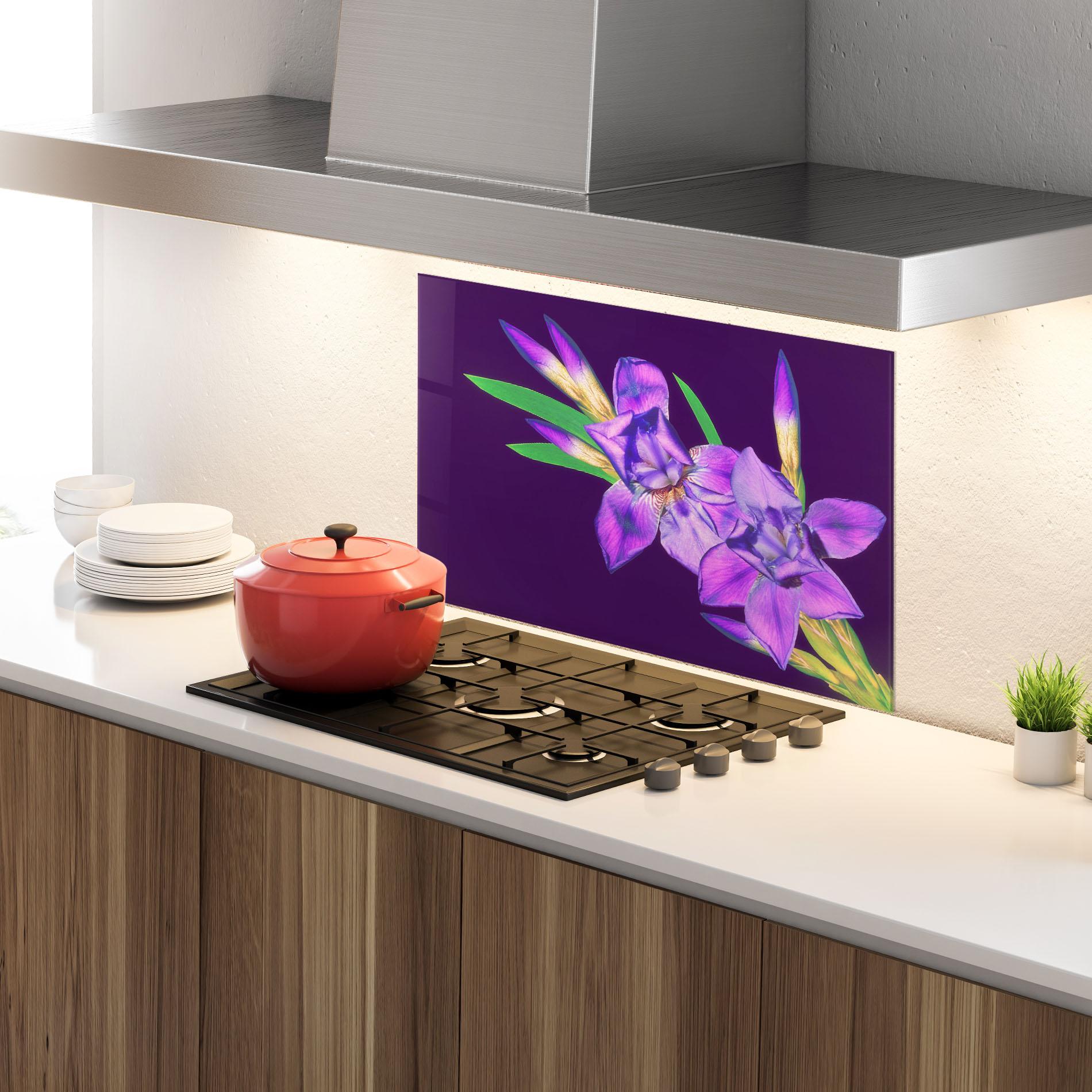 Konyhai üveg hátfal Iris On Purple mockup 4