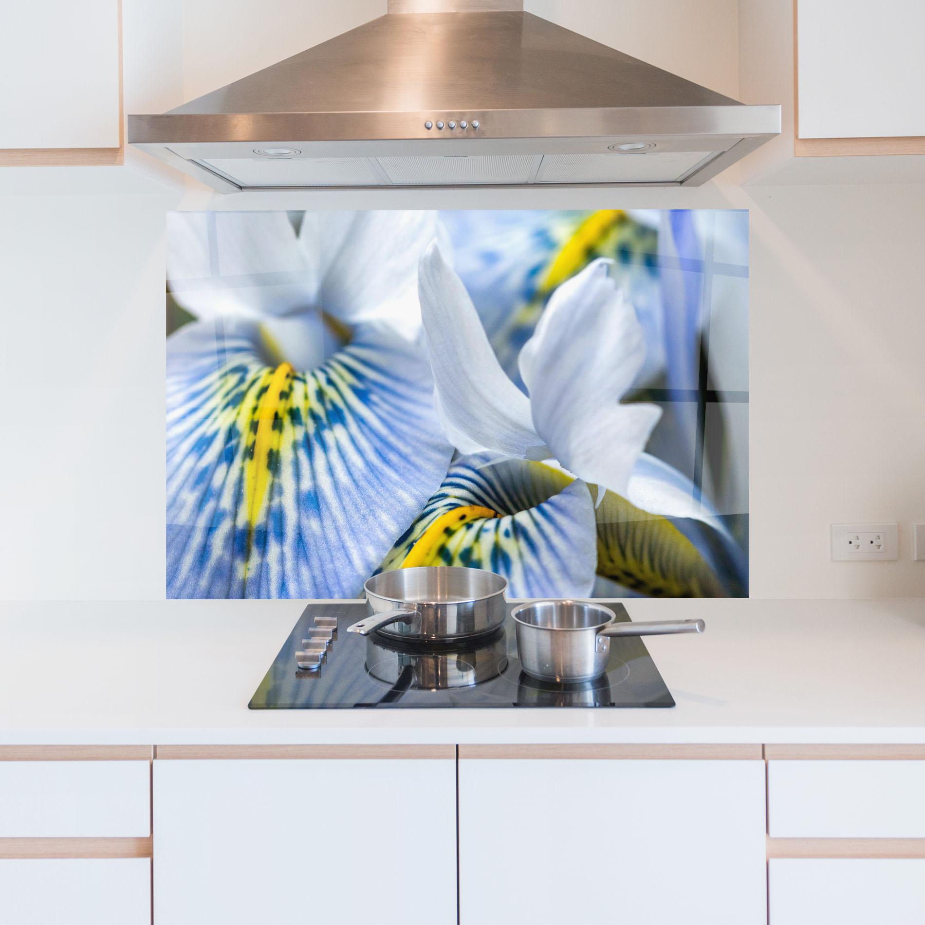 Konyhai üveg hátfal Blue Yellow Iris mockup 5