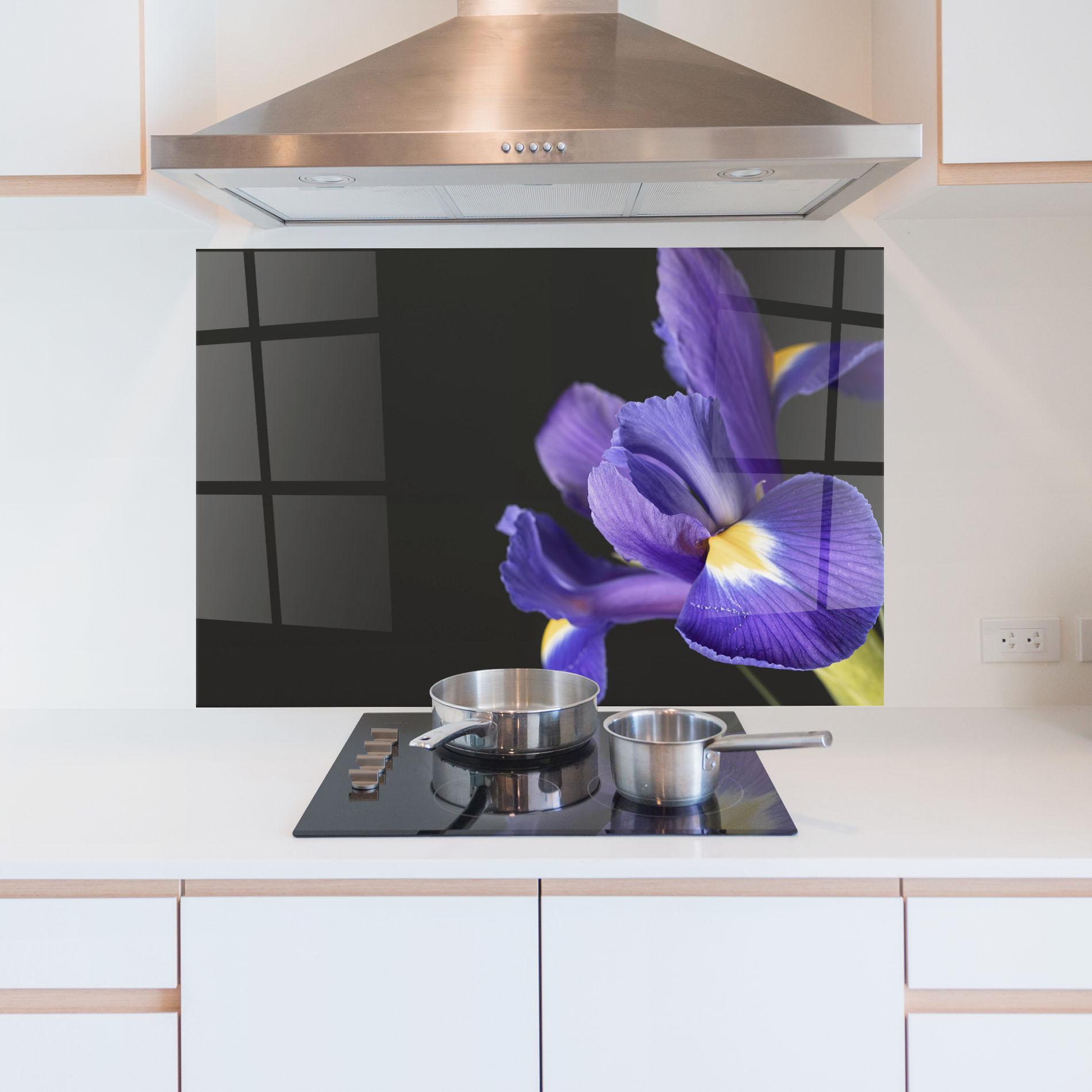 Konyhai üveg hátfal Iris On Black mockup 5